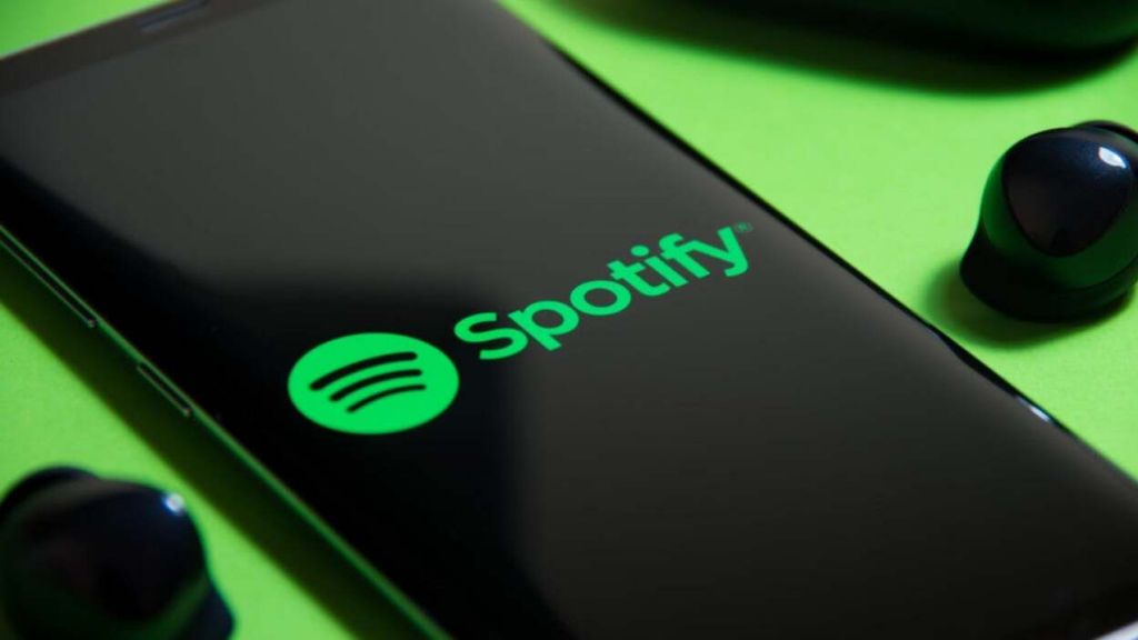 How do I use voice control on Spotify Android?