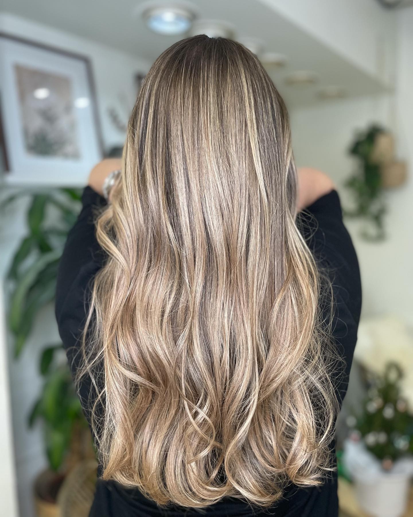 The Dynamic Strands: Dark Blonde Full of Life and Depth