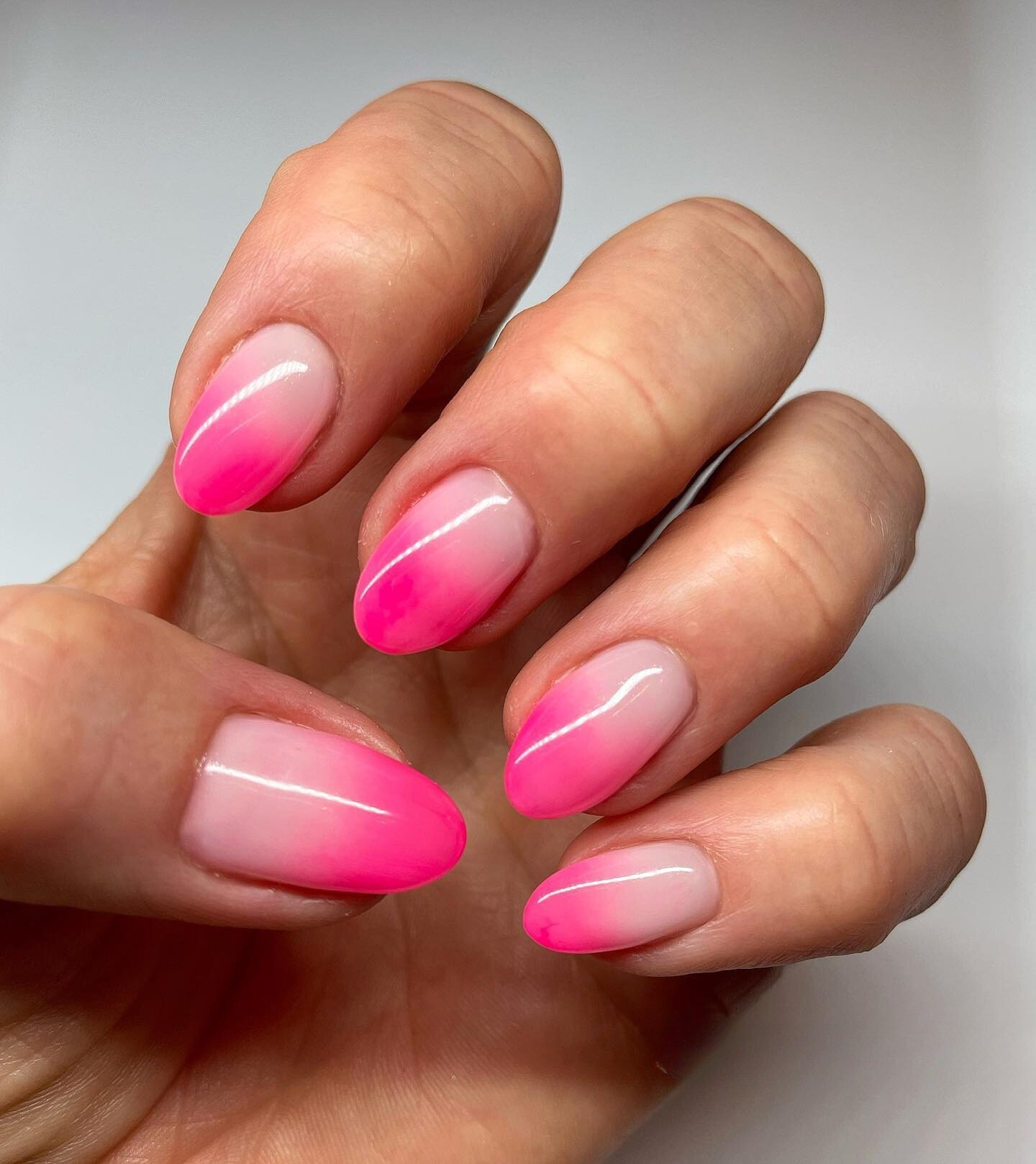 Sleek and Modern Pink Gradient