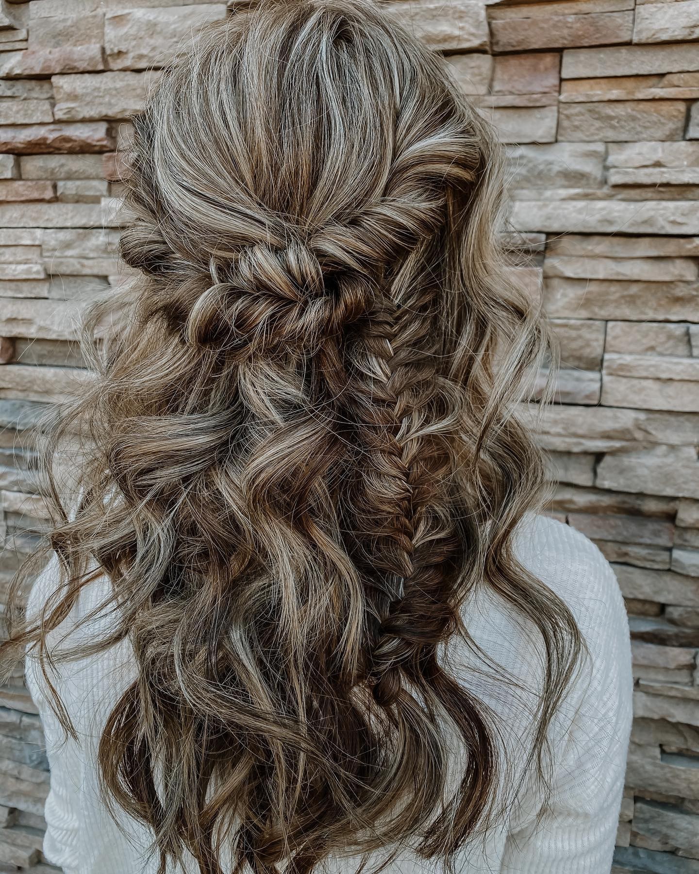 Intricate Braids with Textured Waves