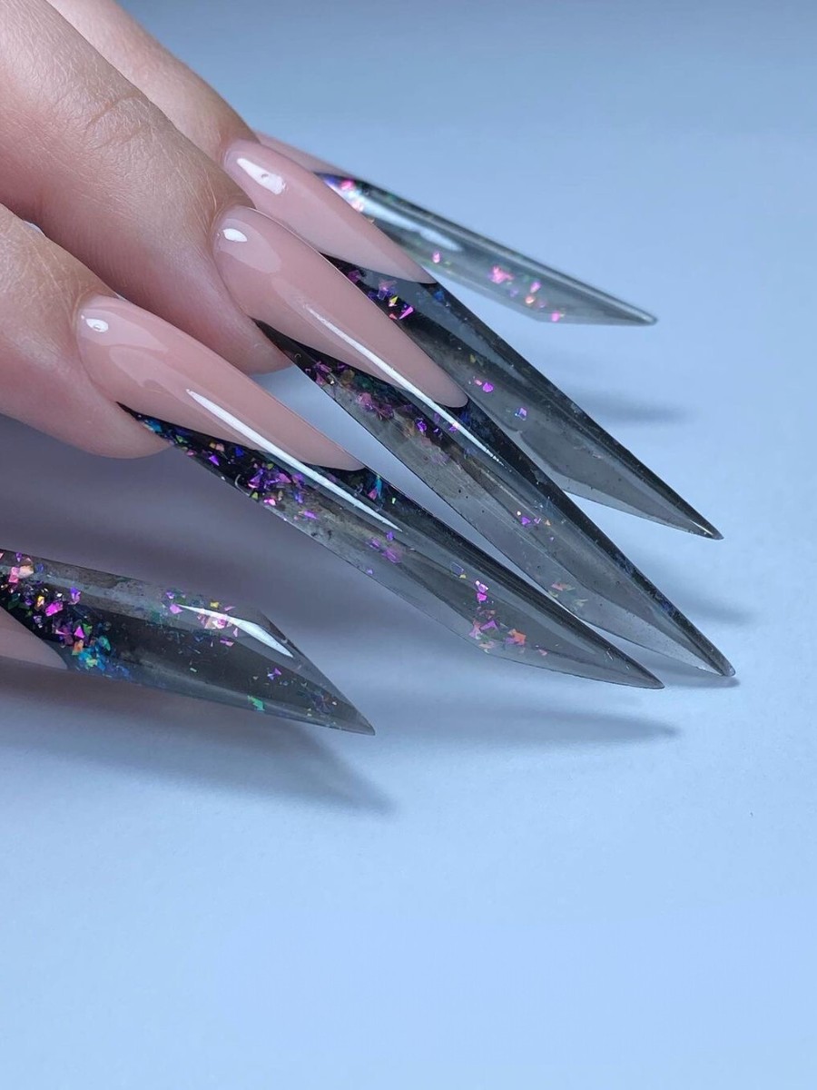 Chromatic Illusion – The Holographic Stiletto