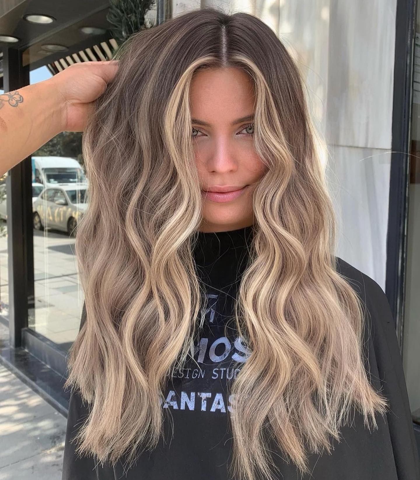 Luminous Beige Blonde Waves