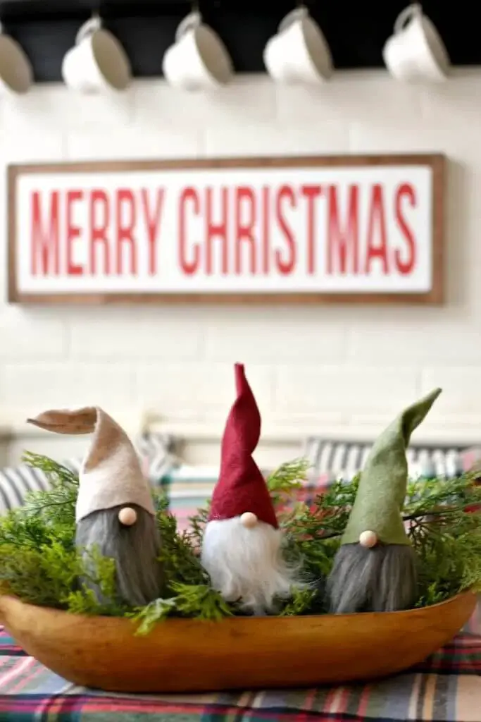 26 Buzzworthy Ideas For Diy Santa Claus Decorations That Will Inspire Christmas Joy