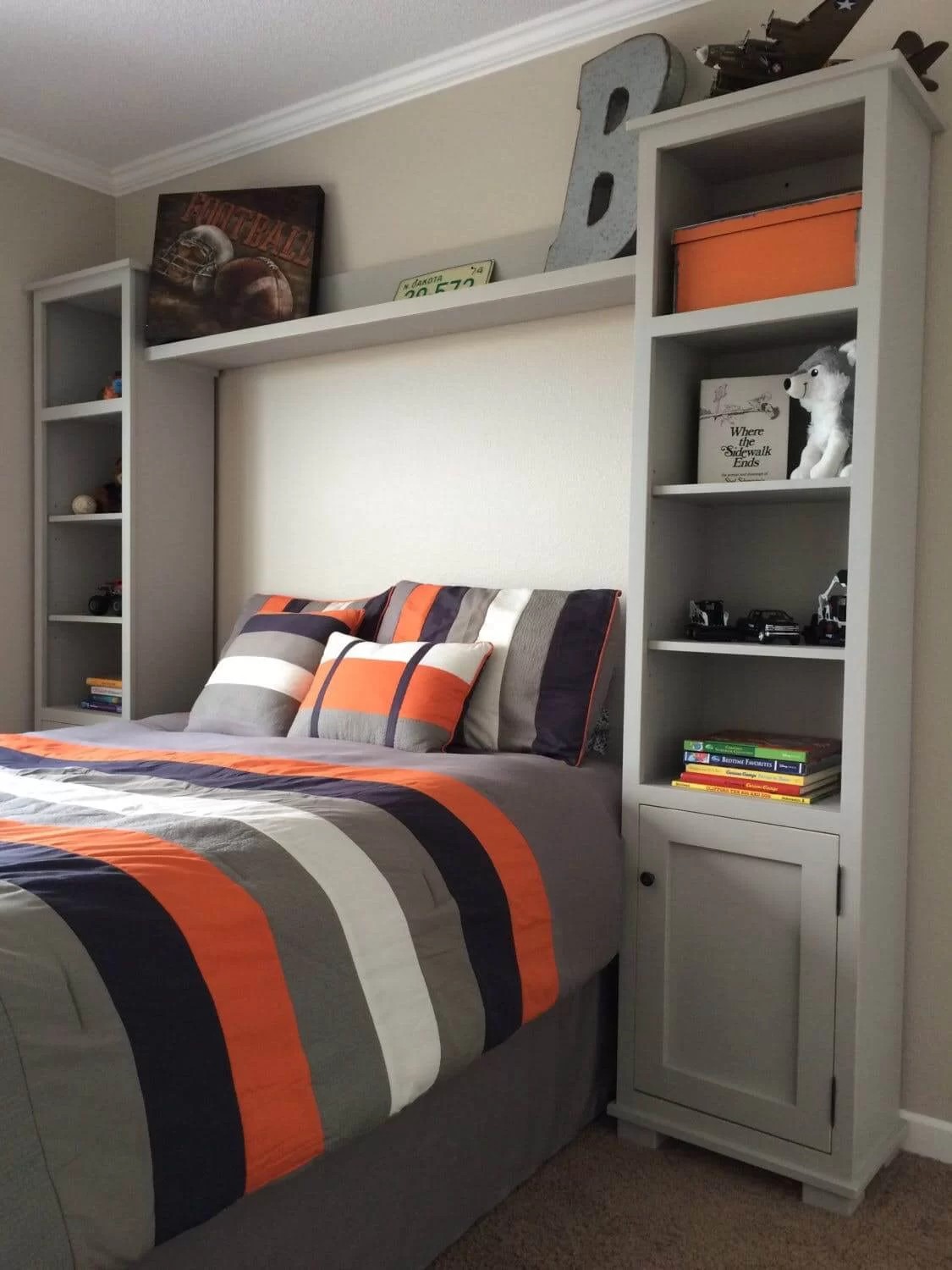 Bold Colors Teenage Boy Room Idea