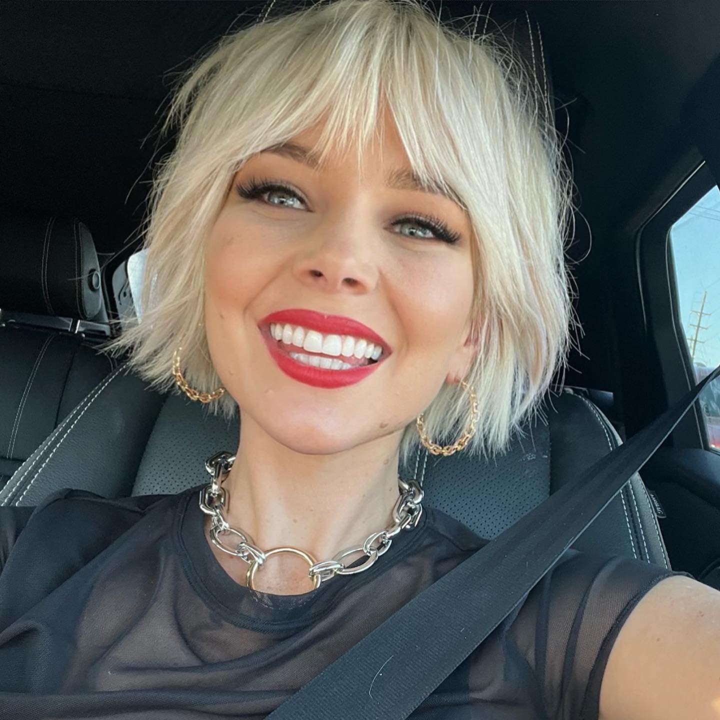 The Effortless Wavy Bob with a Smiling Fringe