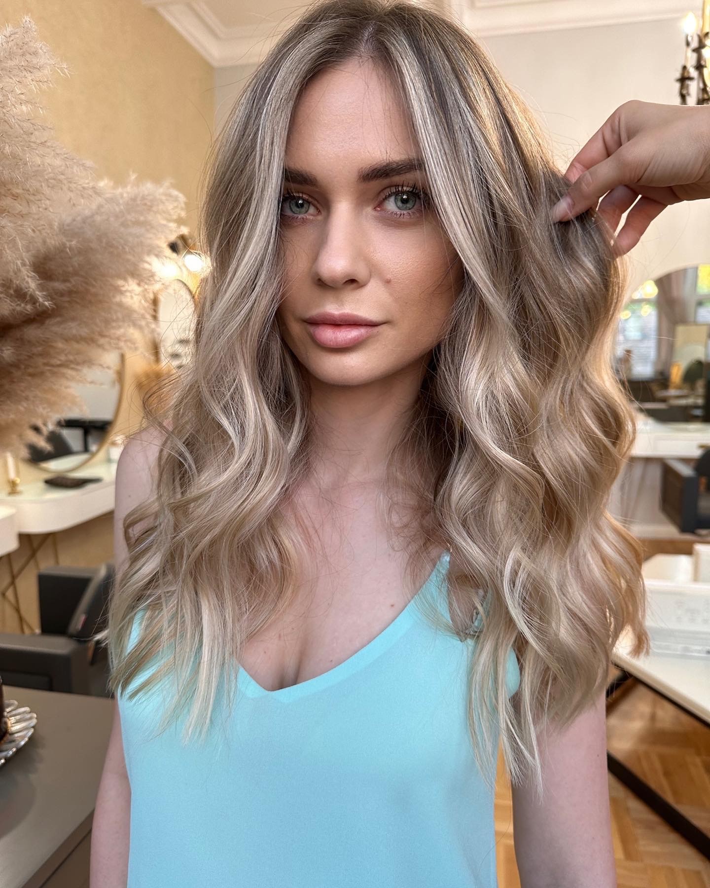 Sunny Blonde with Natural Transitions Style