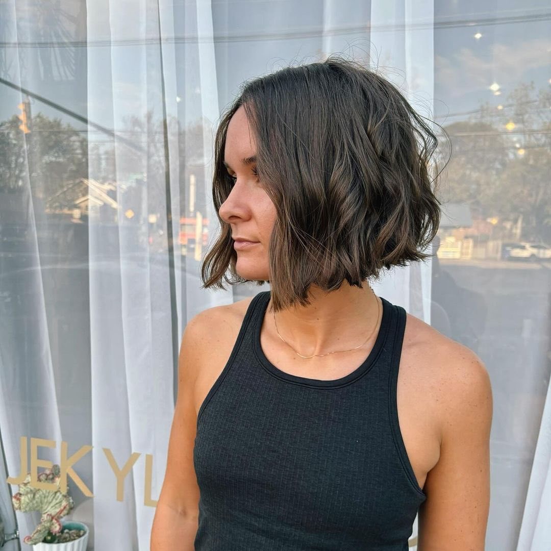 The Dynamic Wavy Bob