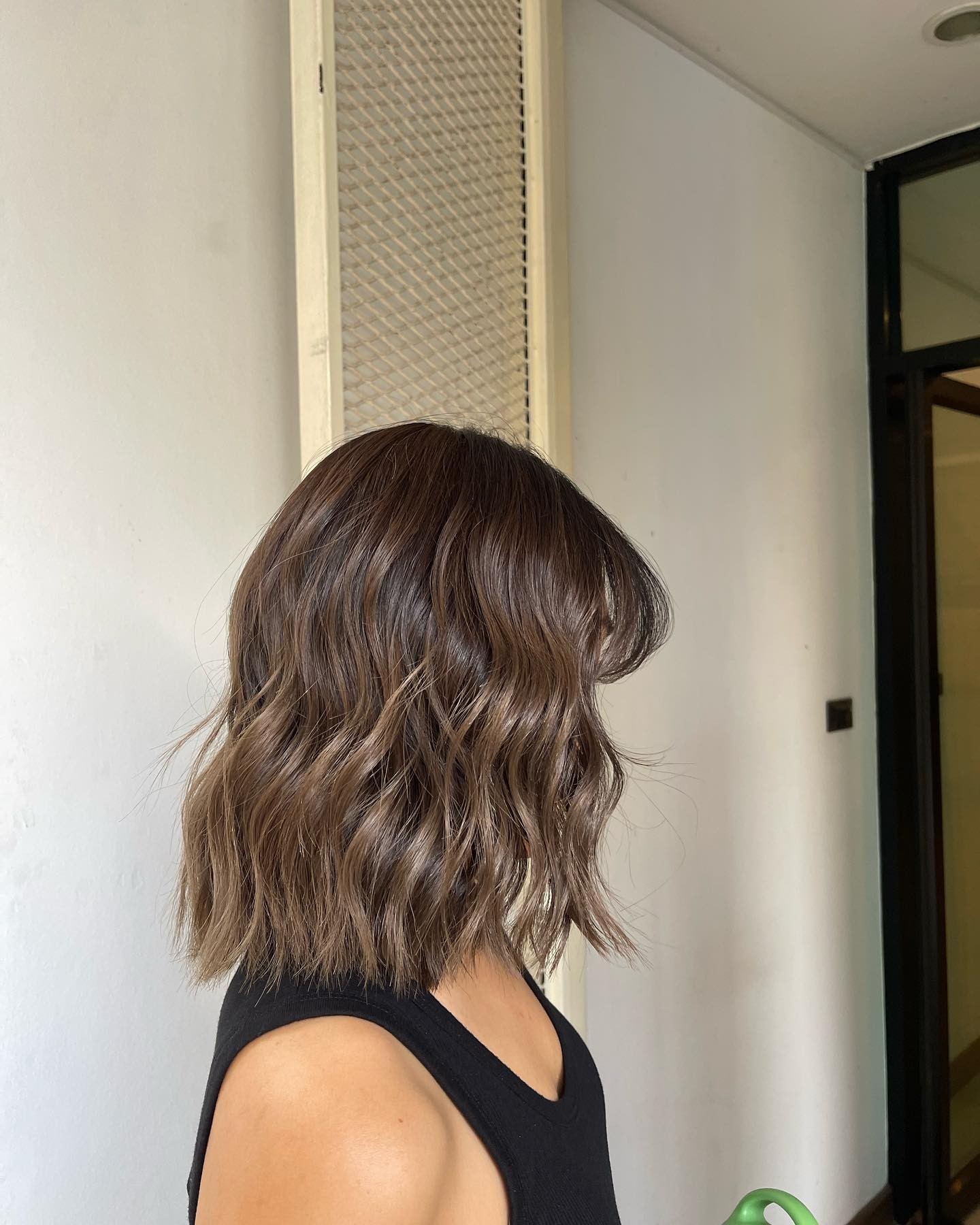 Brunette Waves: Rich Tones and Texture