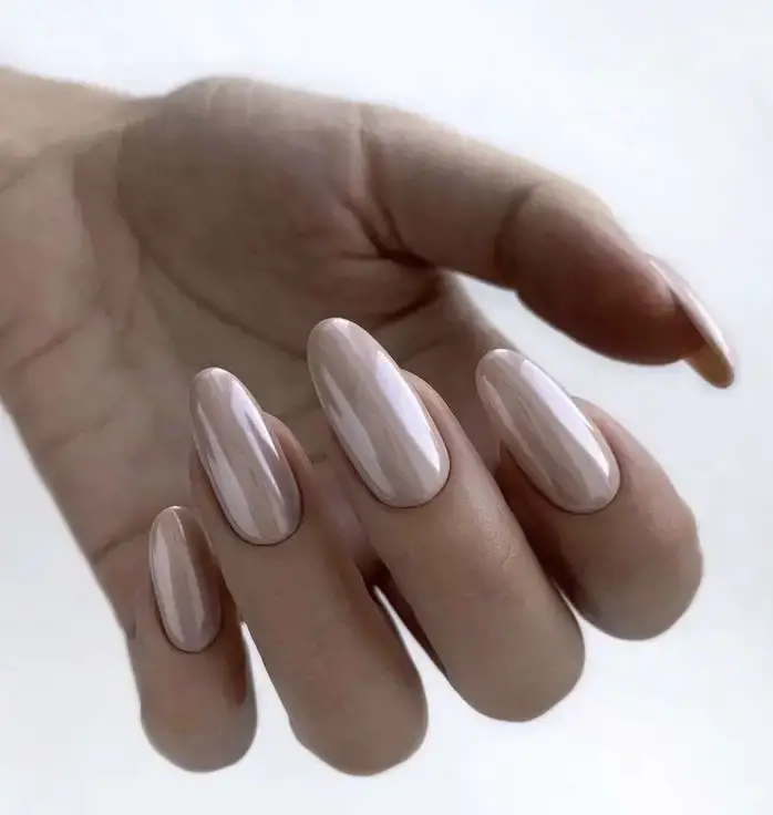 The Subtle Statement: Oval Nails’ Nude Illusion