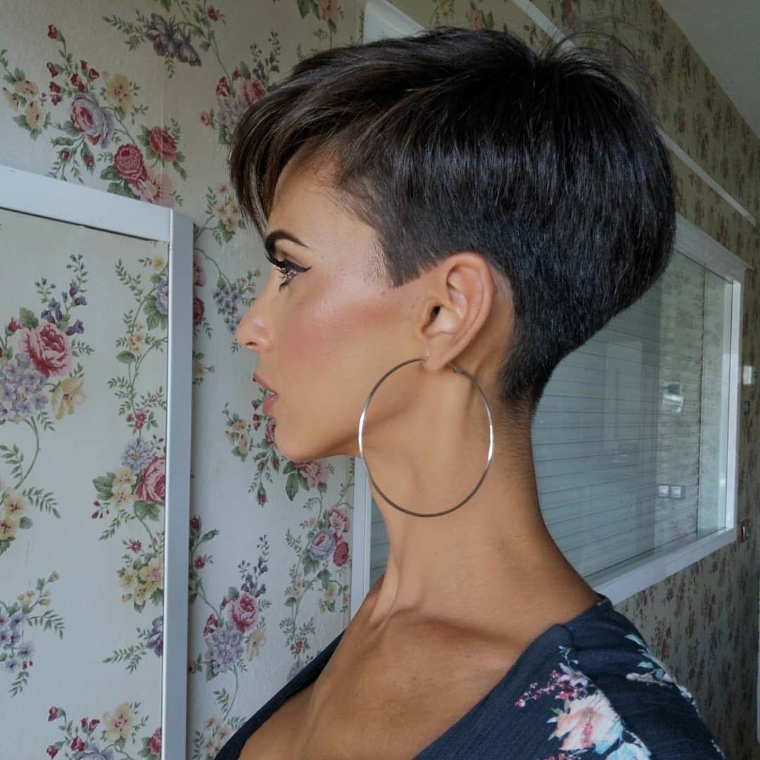 Sculpted Silhouette: The Modern Pixie