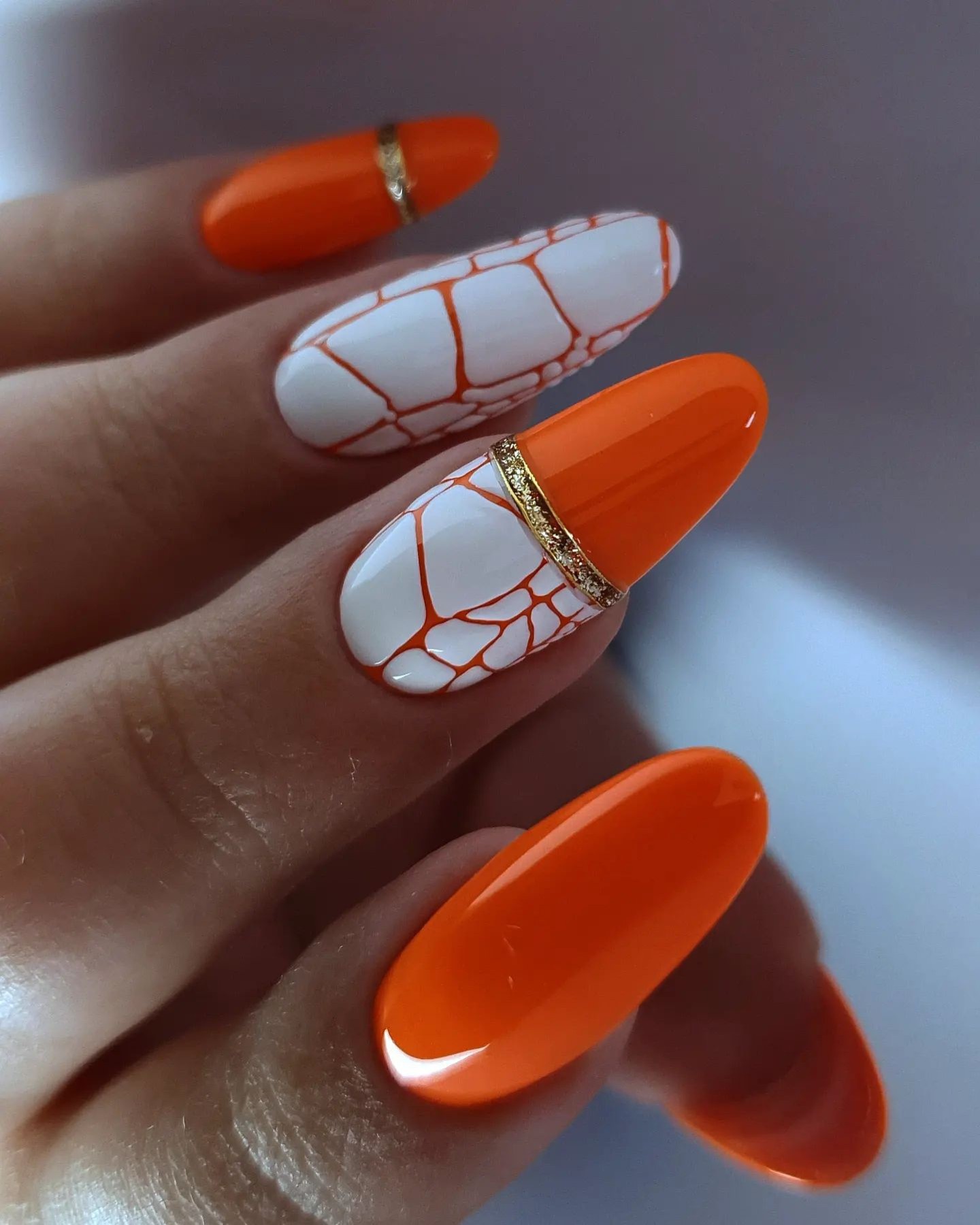 The Cracked Effect of Orange on White