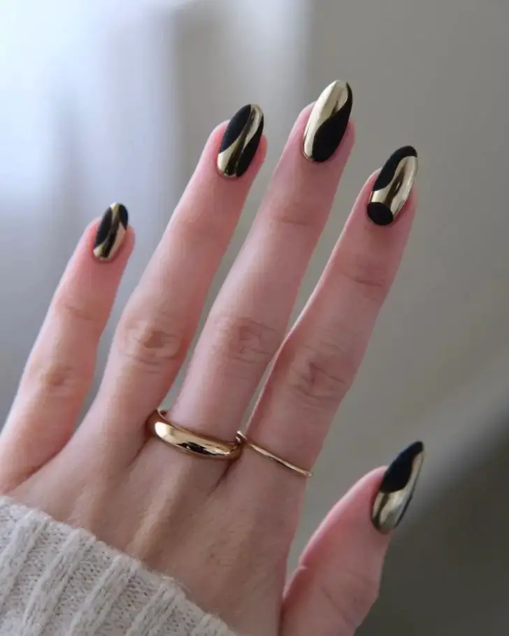 Black and Gold Wave Nails