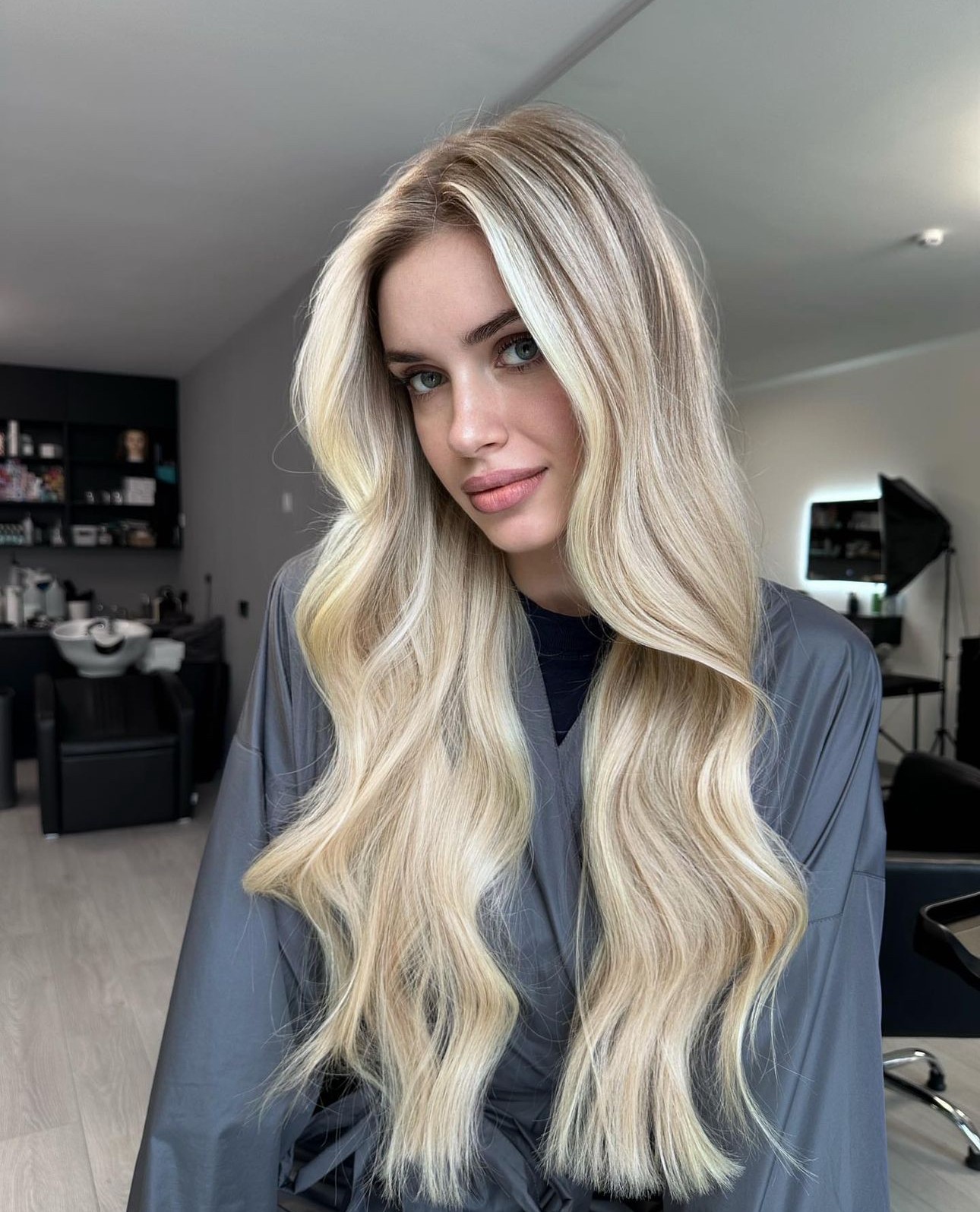 Long Blonde with Face-Framing Highlights