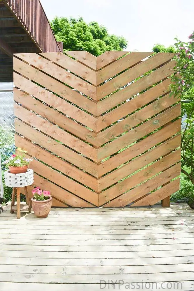 Cool Chevron Pattern for a Backyard Deck Privacy Screen