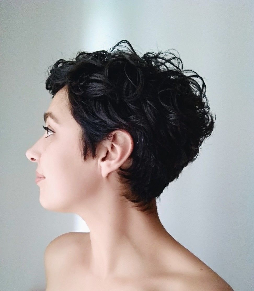 The Structured and Striking Curly Pixie