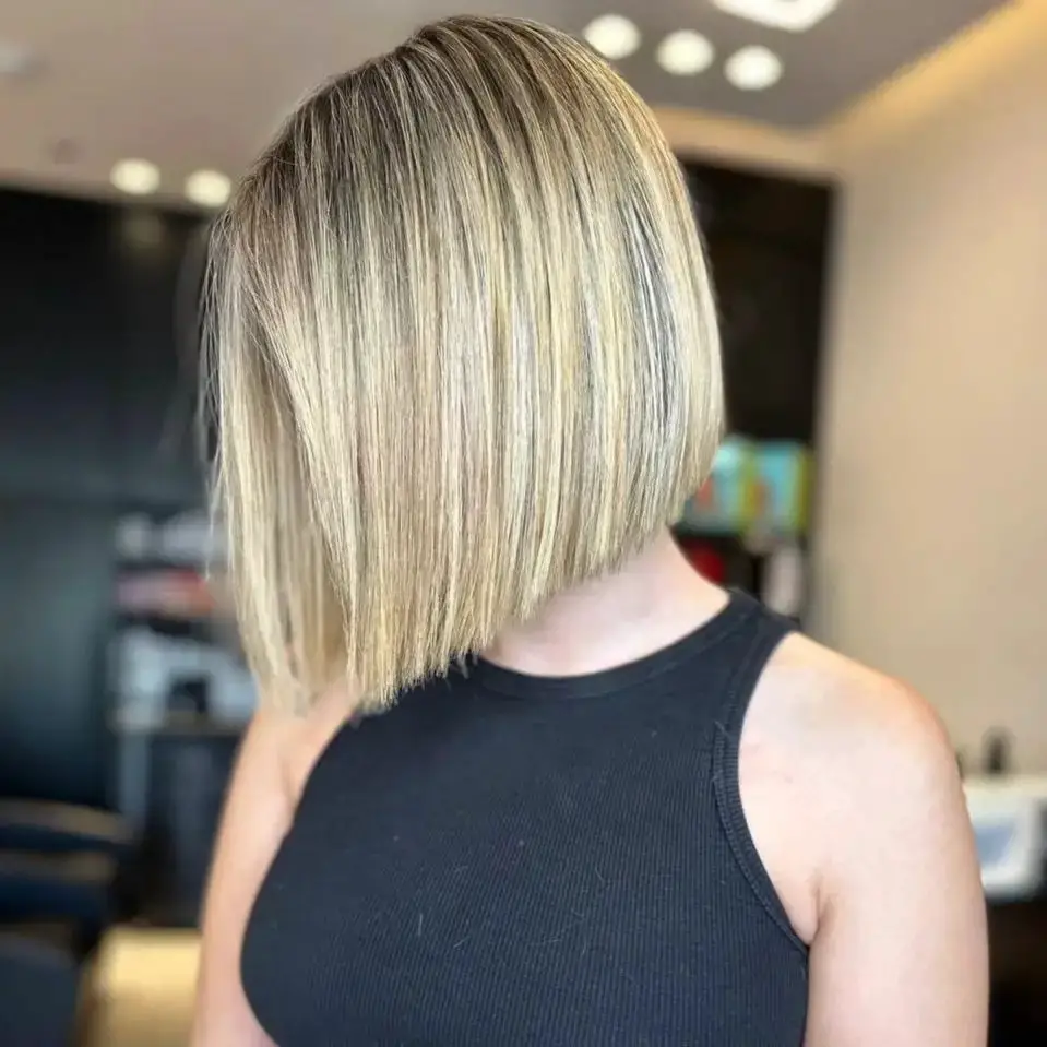 The Precision and Poise of a Straight Blonde Bob