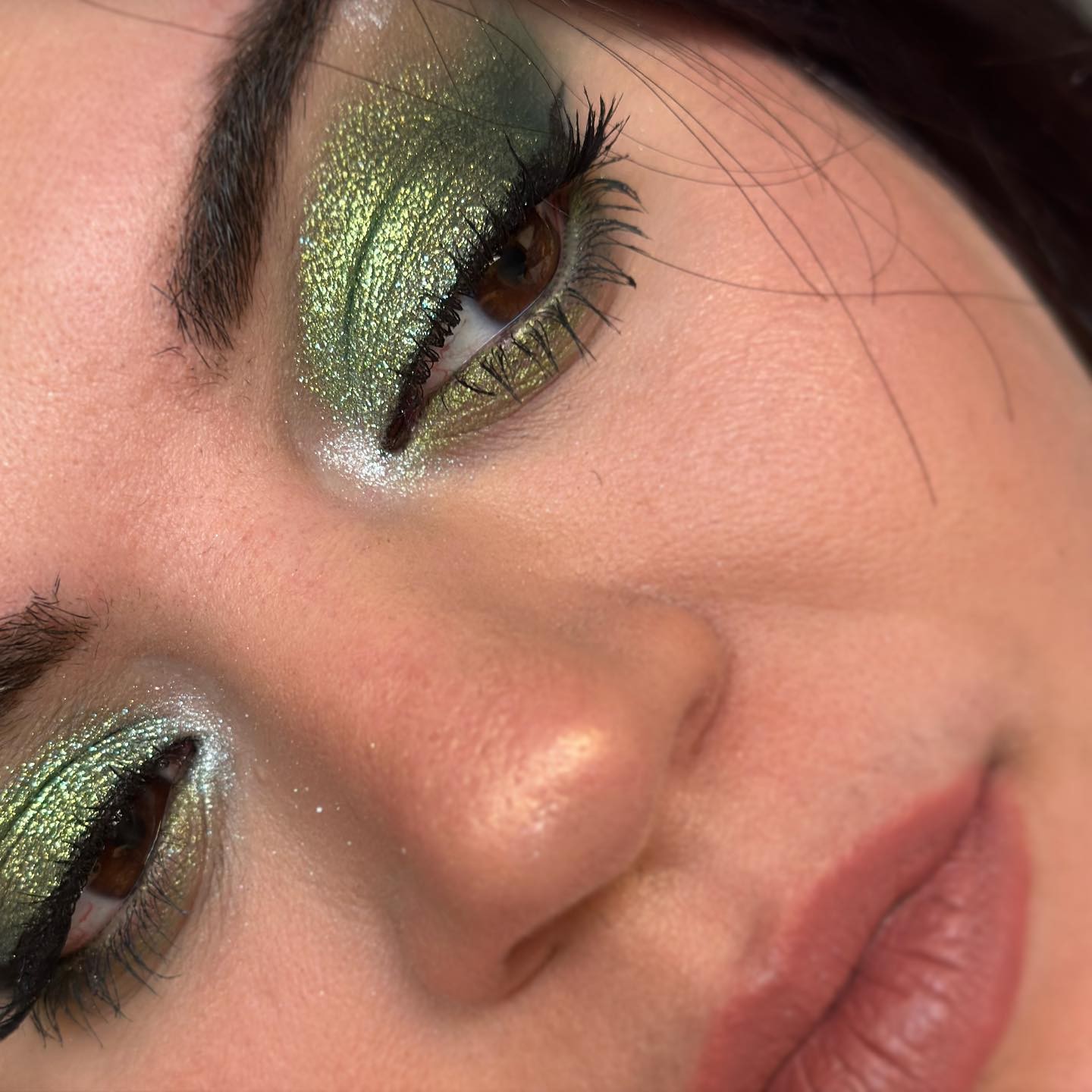 Golden Green: Shimmering Chic