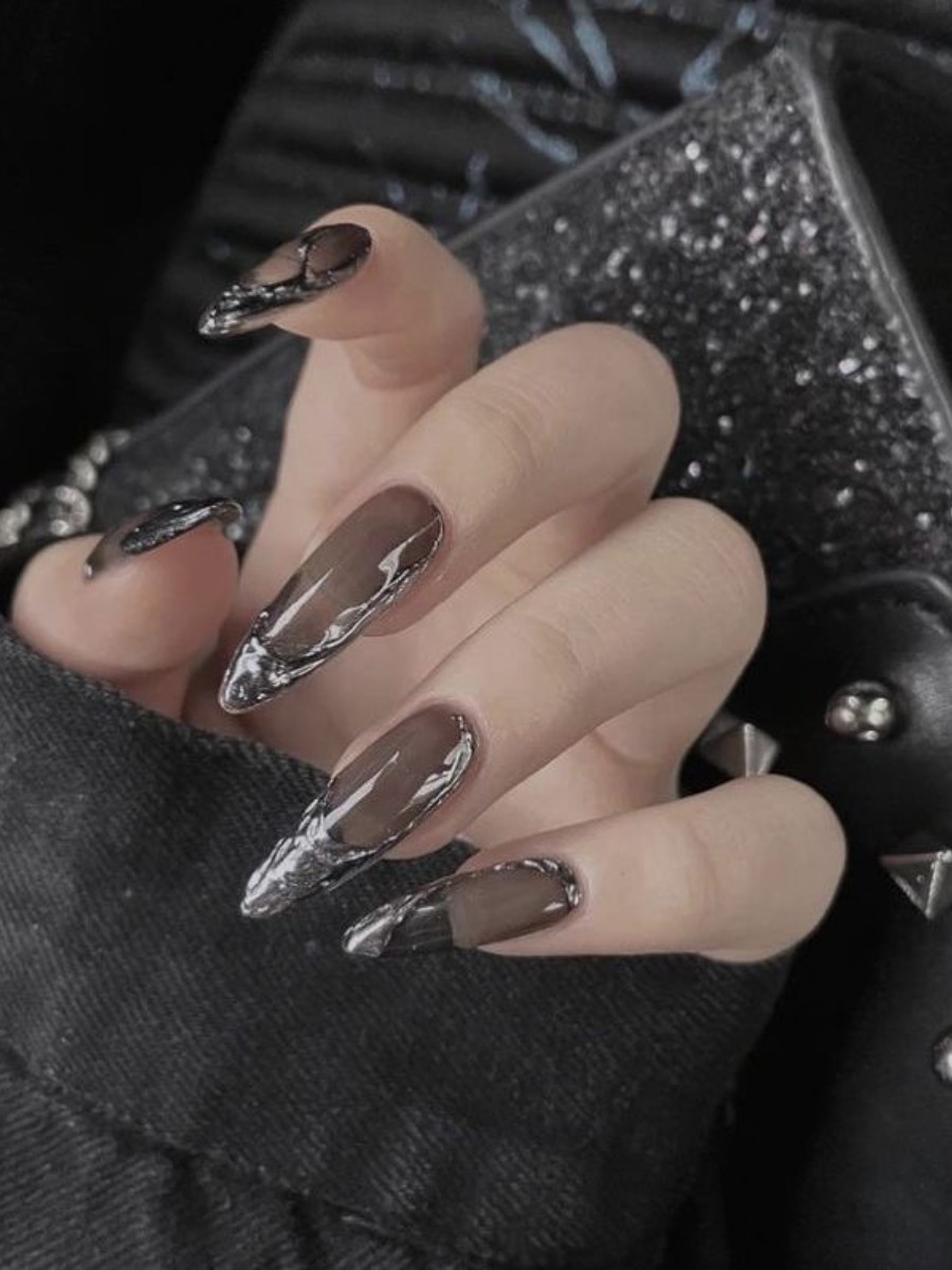 Dark Elegance – The Gothic Tip