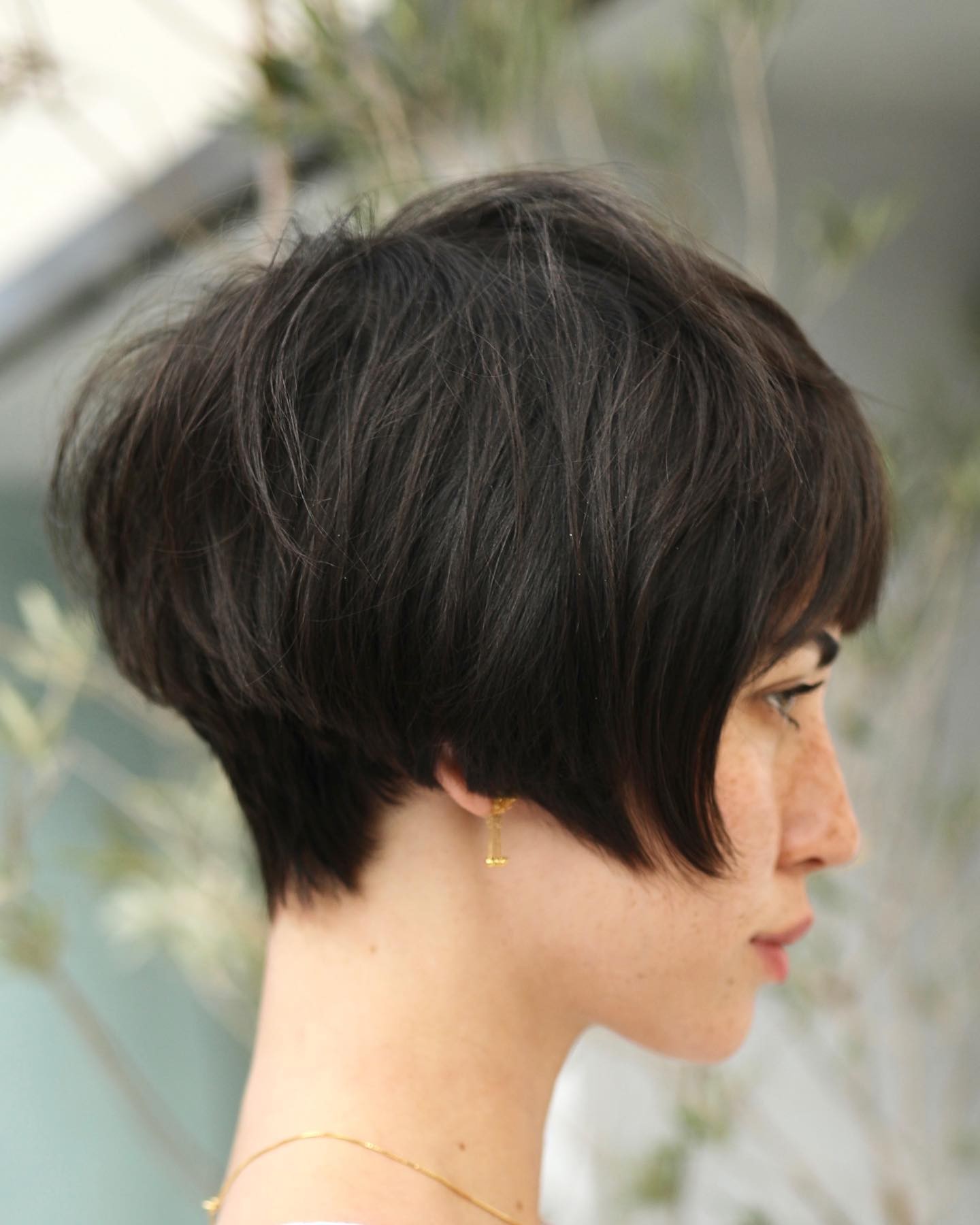 Textured Tousle: The Wavy Bob