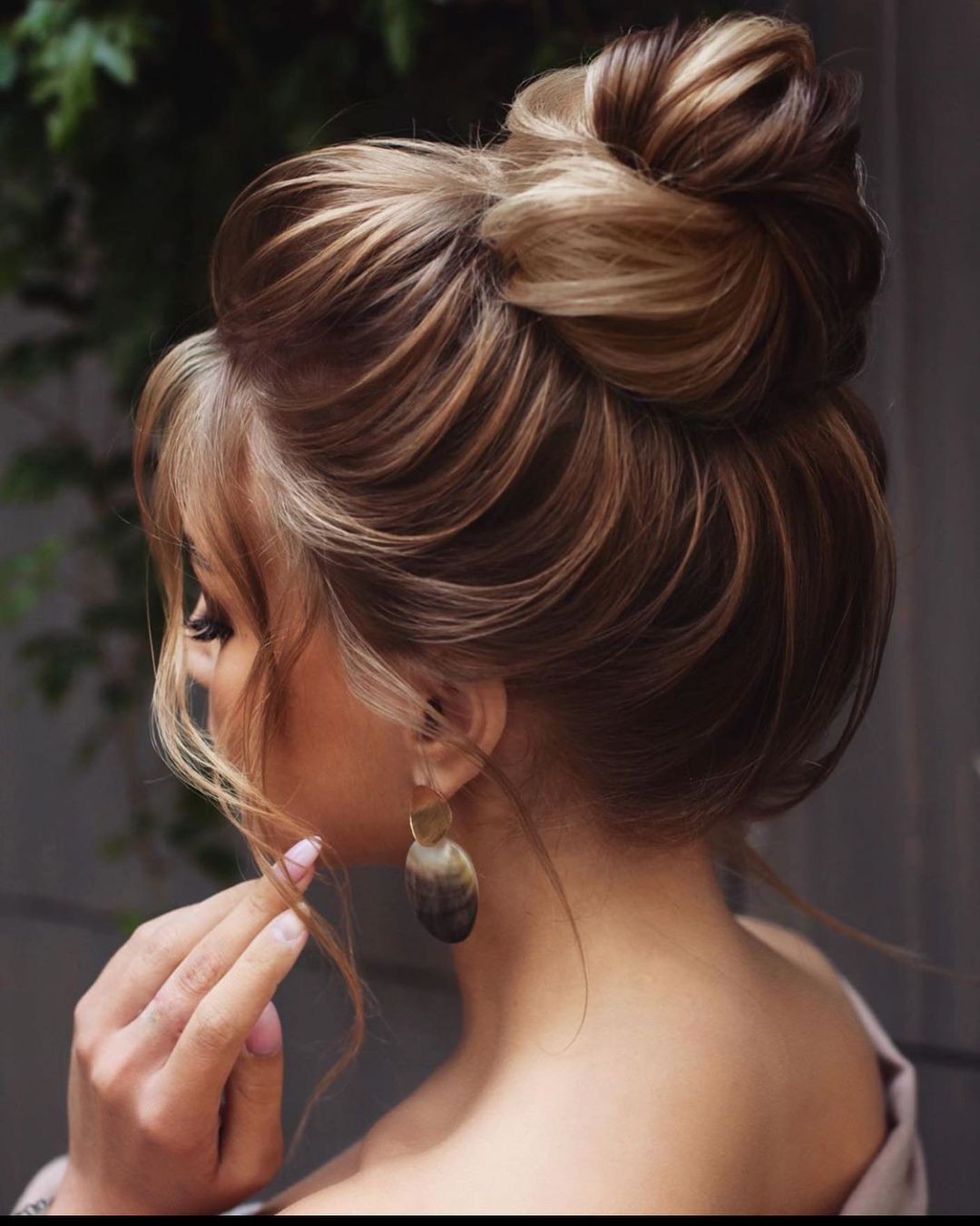 Bold and Voluminous Top Knot