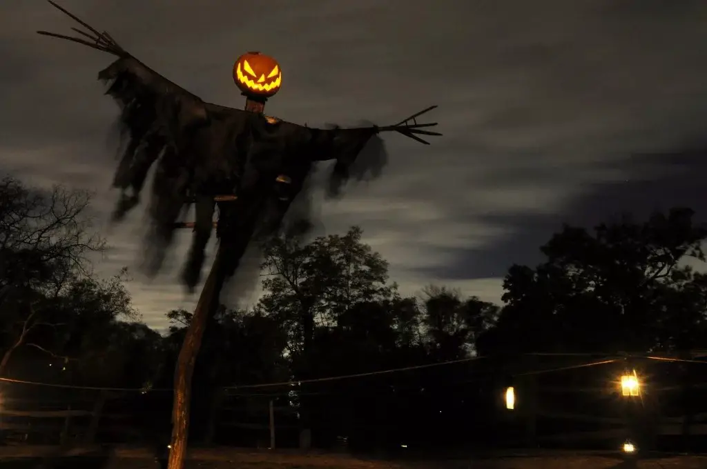 Spine-chilling Pumpkin Scarecrow