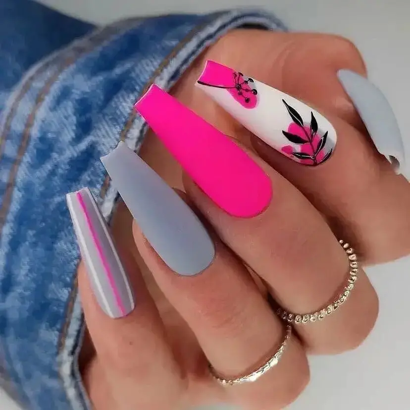 Graphic Pinks: Modern Art on Nails