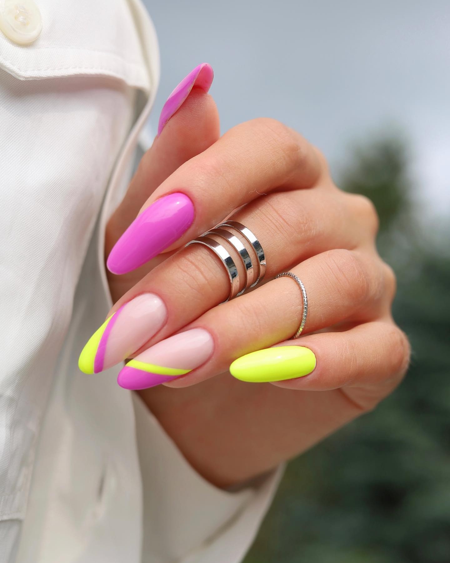 Sharp Contrast with Vivid Yellow and Pink