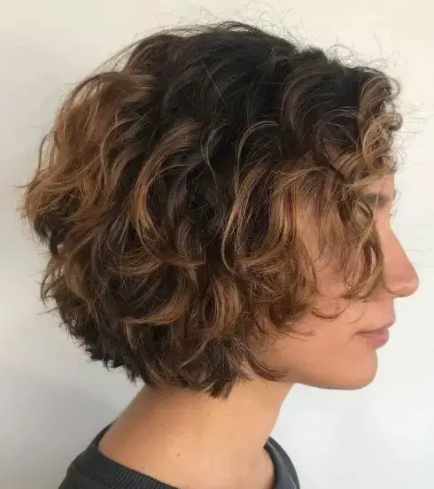 The Honey-Toned Wavy Bob