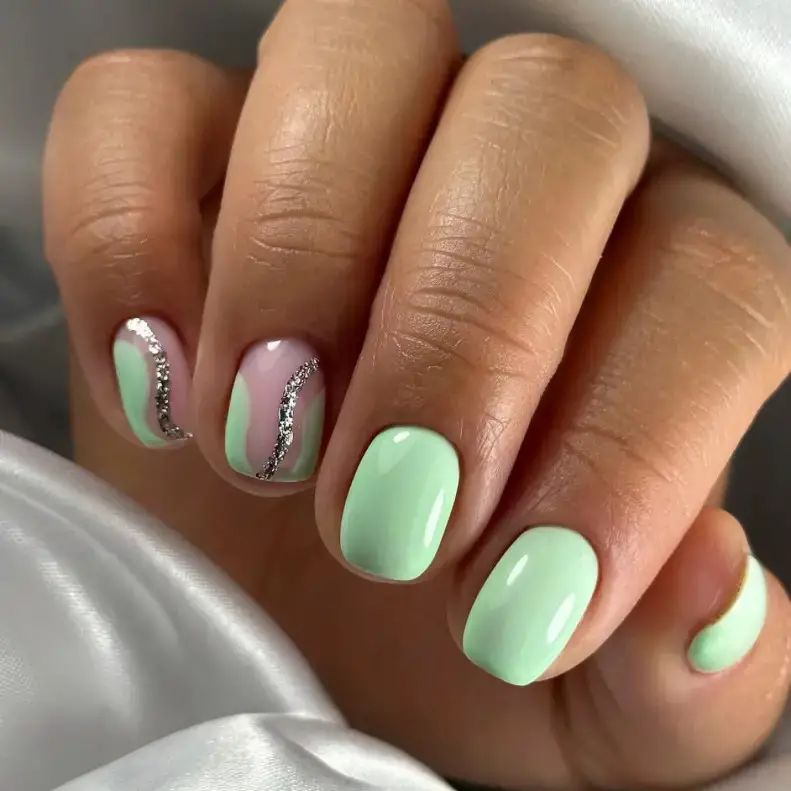 Serenity in Simplicity: Minty Freshness with a Sparkle