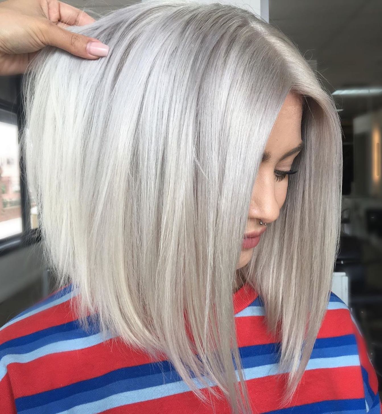 Sleek Ash-Blonde Chic