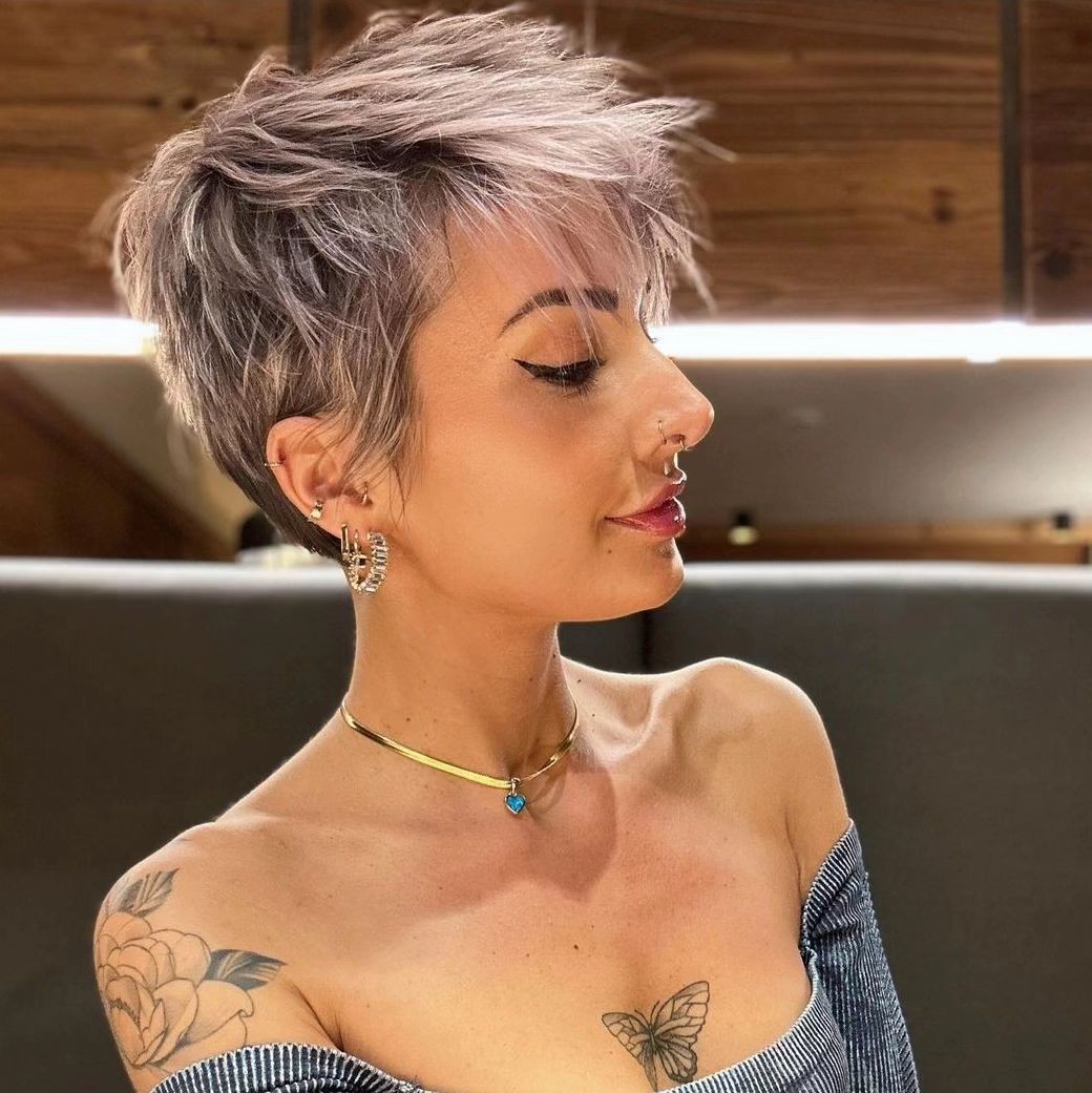 Platinum Pixie with Edgy Elegance