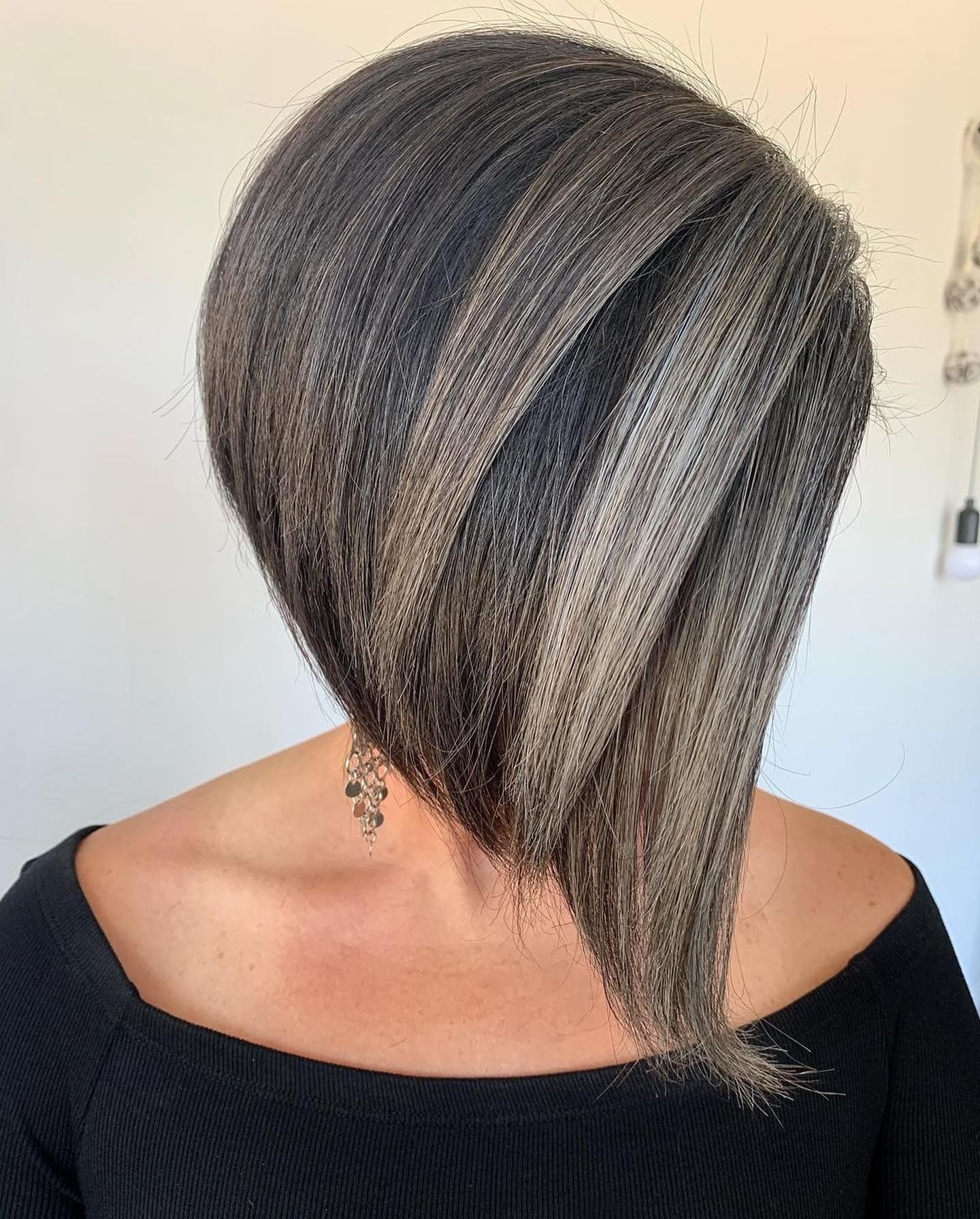 The Bold Contrast of a Highlighted Asymmetrical Bob