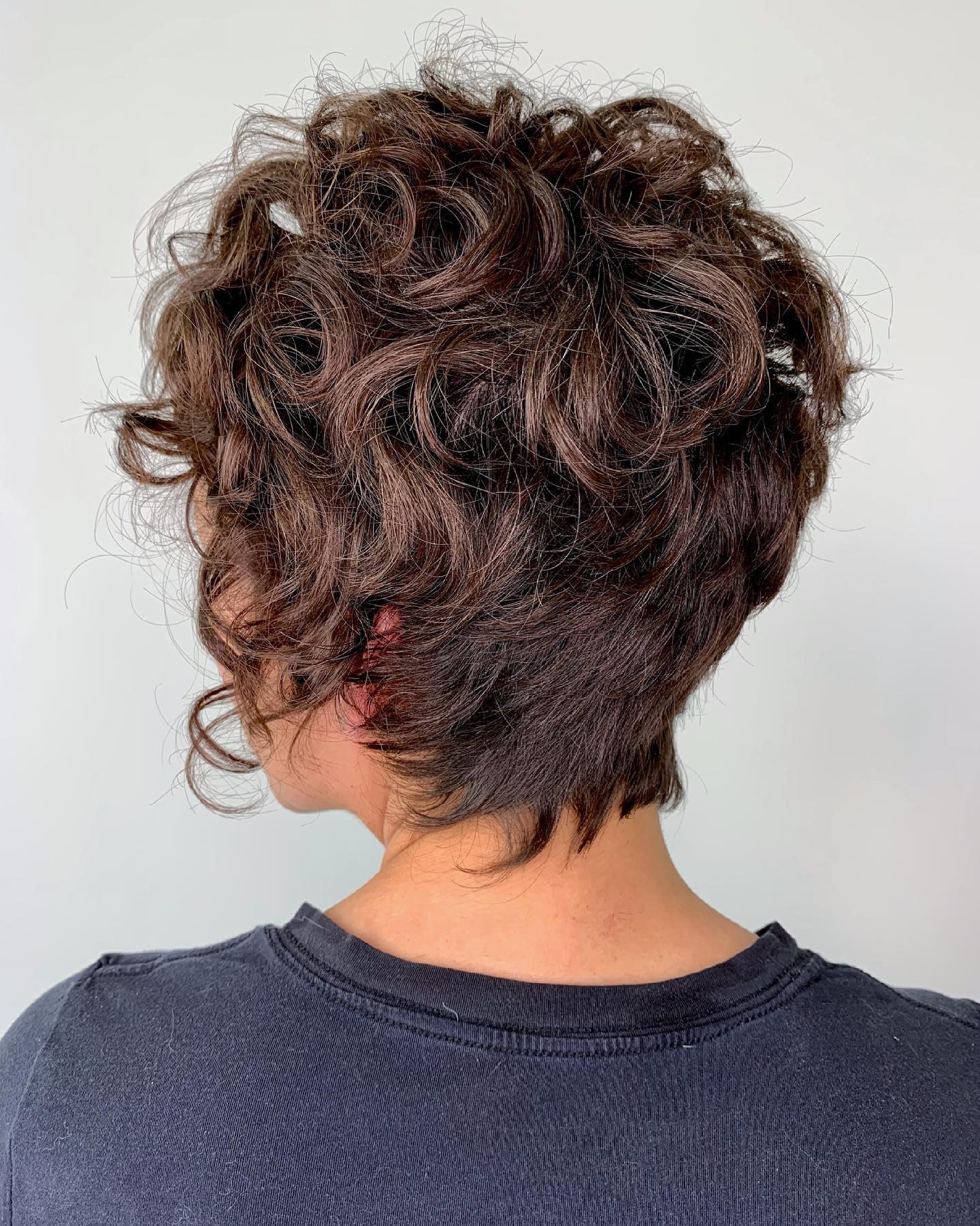 Tousled Curly Bob with Natural Highlights