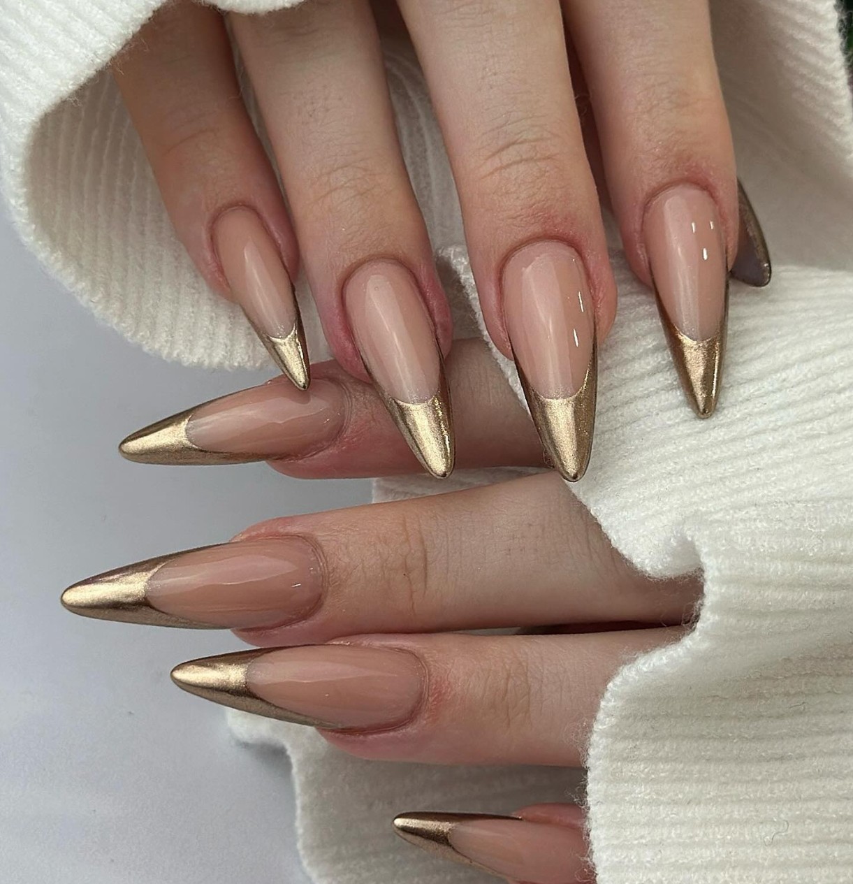 Sleek Gold Triangles: Modern Metallic Flair