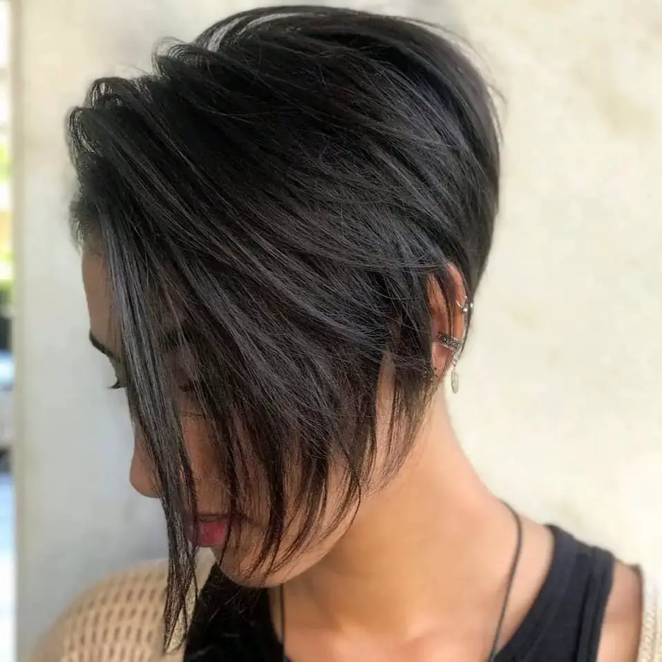 Side-Swept Drama: The Asymmetrical Pixie