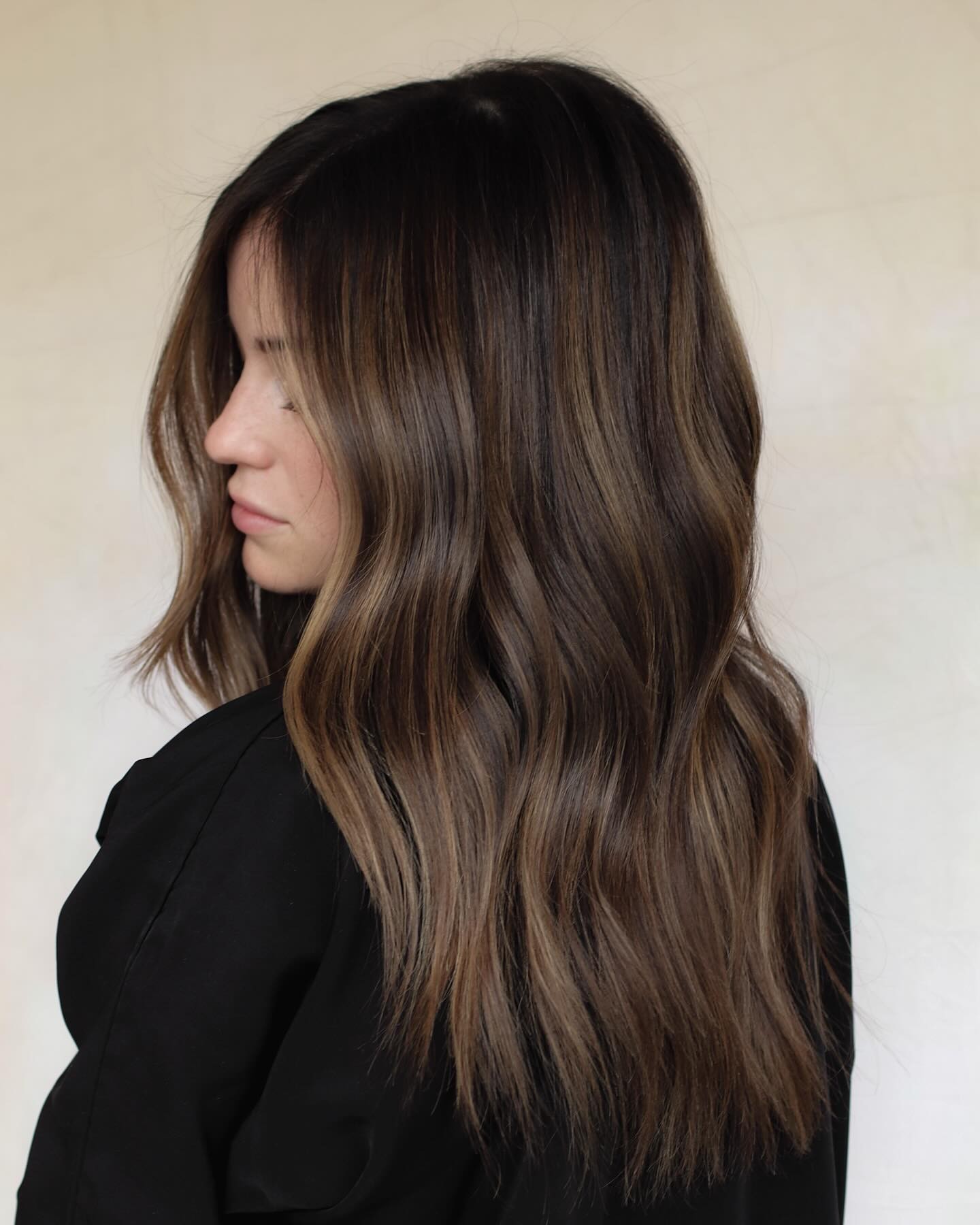 Sleek Medium-Length Hair with Soft Highlights