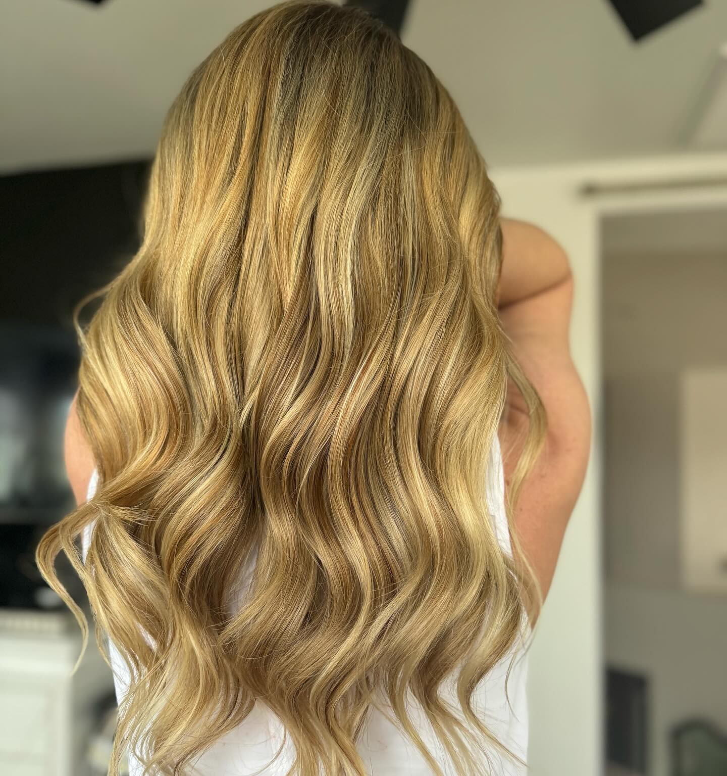 Flowing Waves of Honey Blonde Luxury