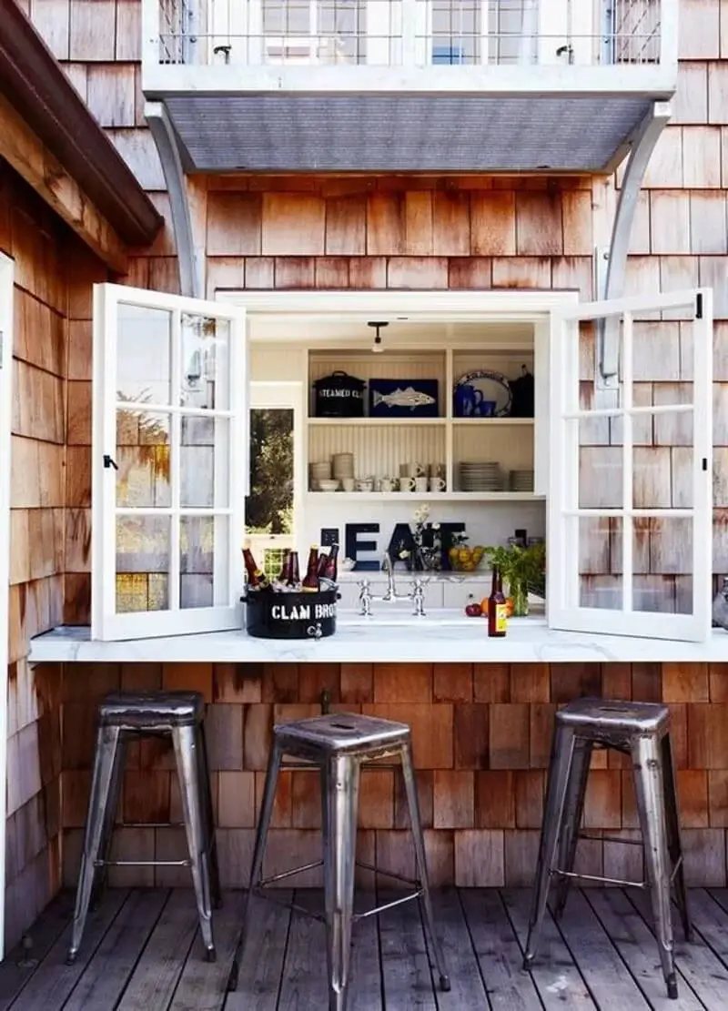 Stylish Outdoor Kitchen with Bar