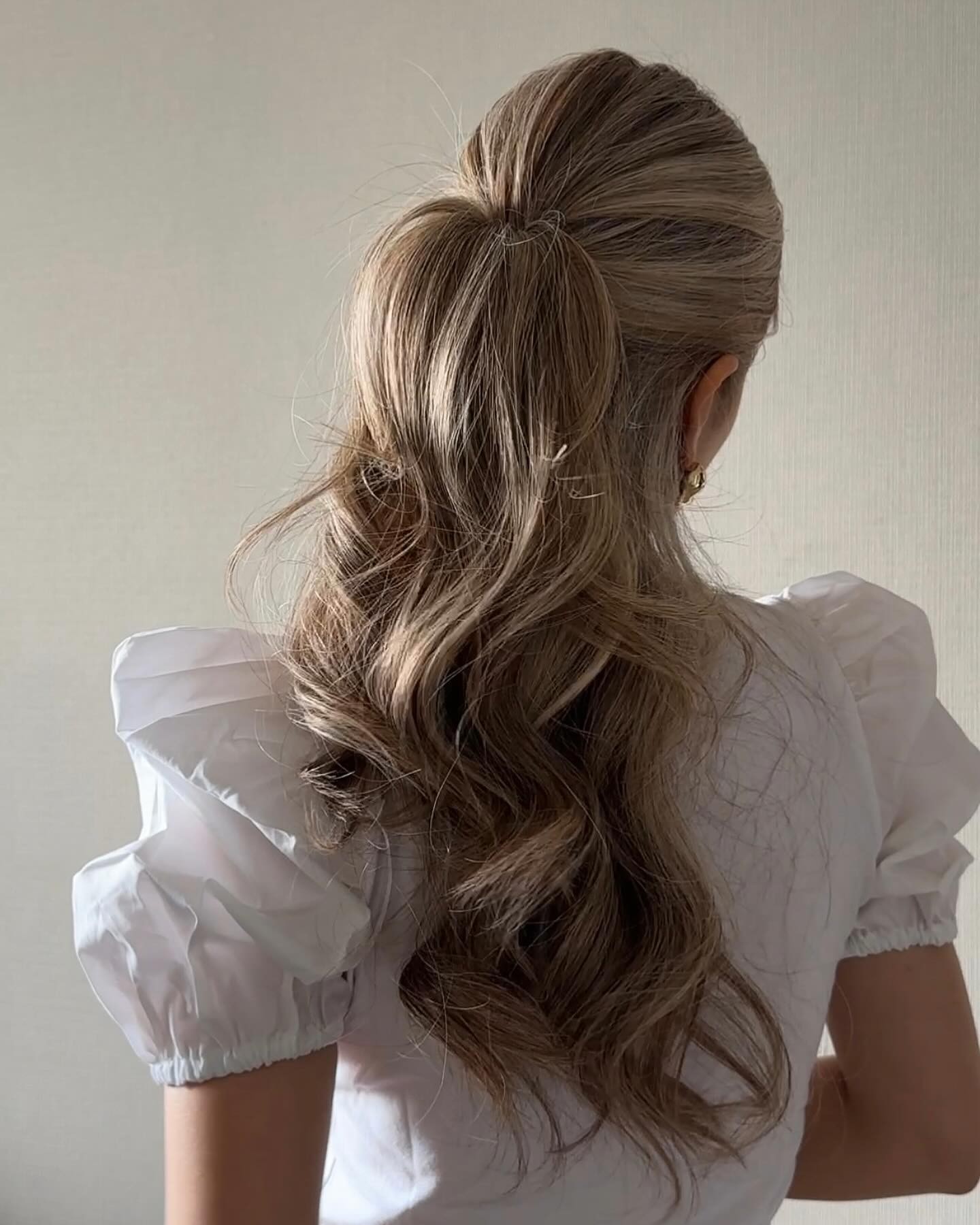 High Ponytail with Voluminous Curls