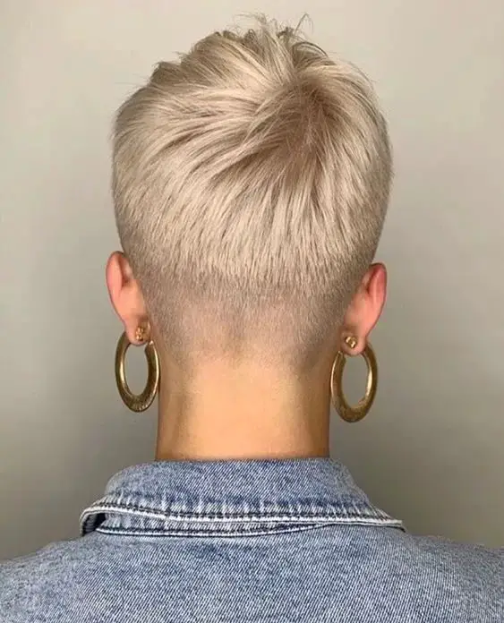 The Modern Chic Ashy Blonde