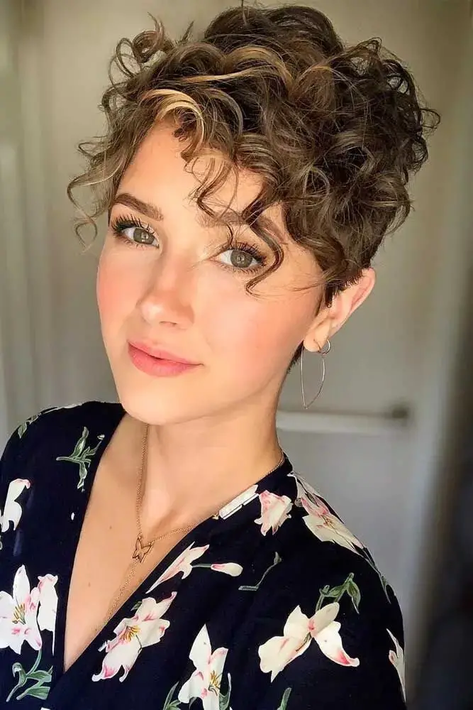 Discover 28 Trendy Short Curly Haircuts For Women In 2024 | Chic Styles