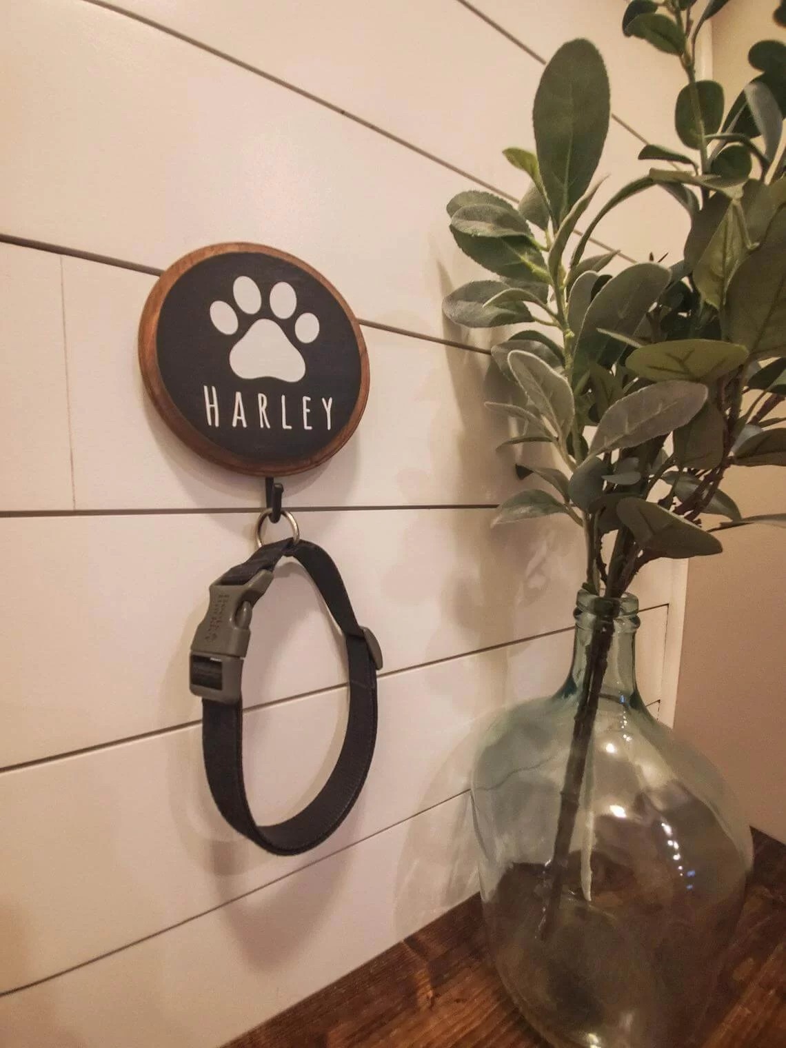 Farmhouse Style Custom Pet Leash Holder