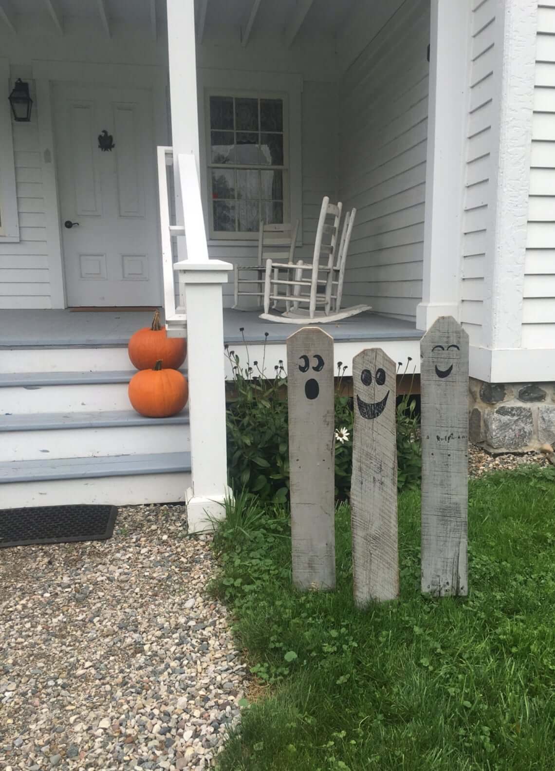 Gray Wooden Stake Ghost Pals