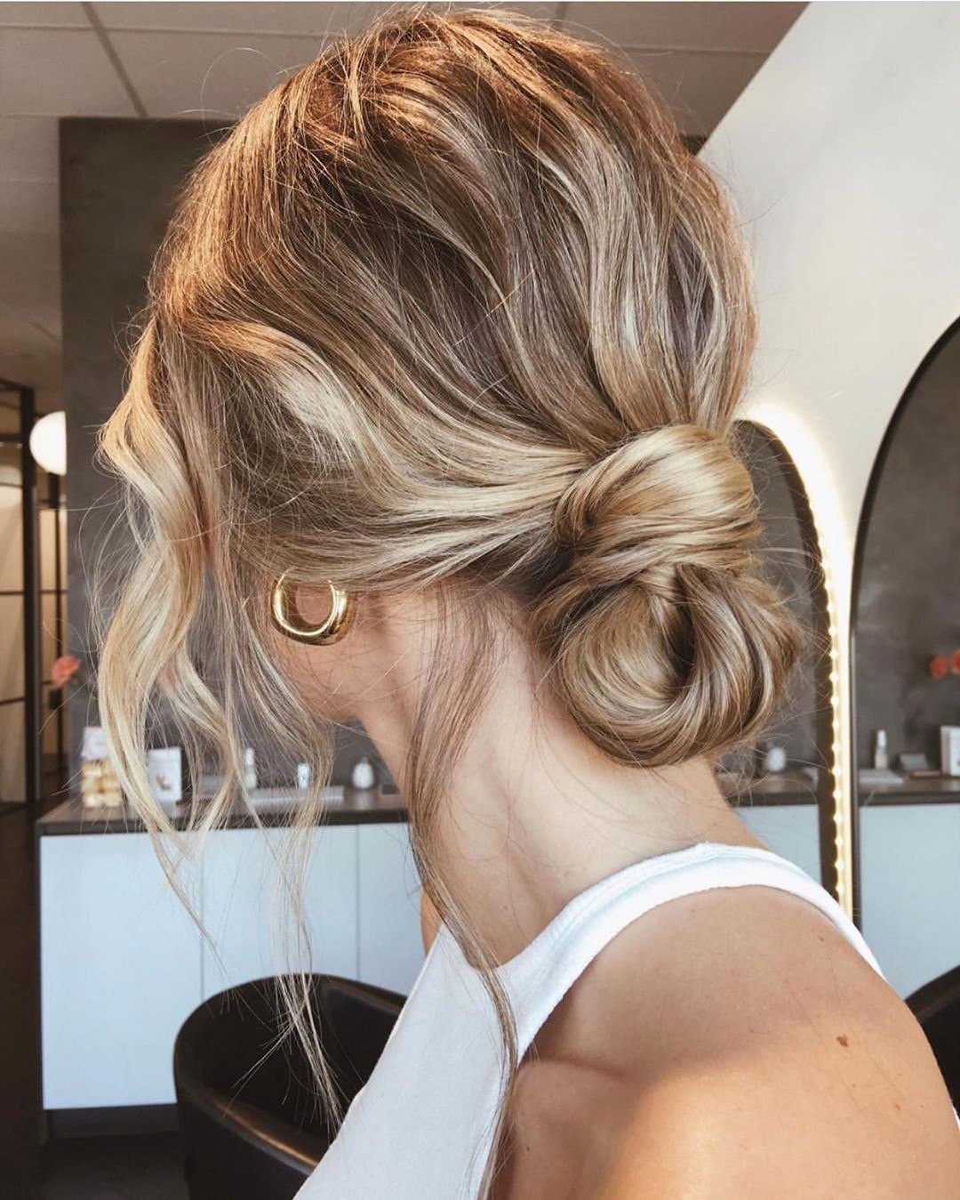 Elegant Low Knot