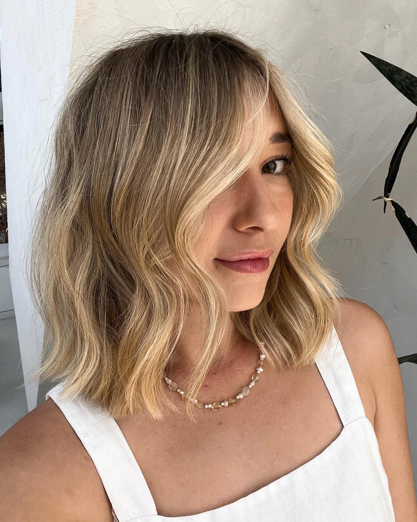 Effortlessly Chic: The Wavy Lob