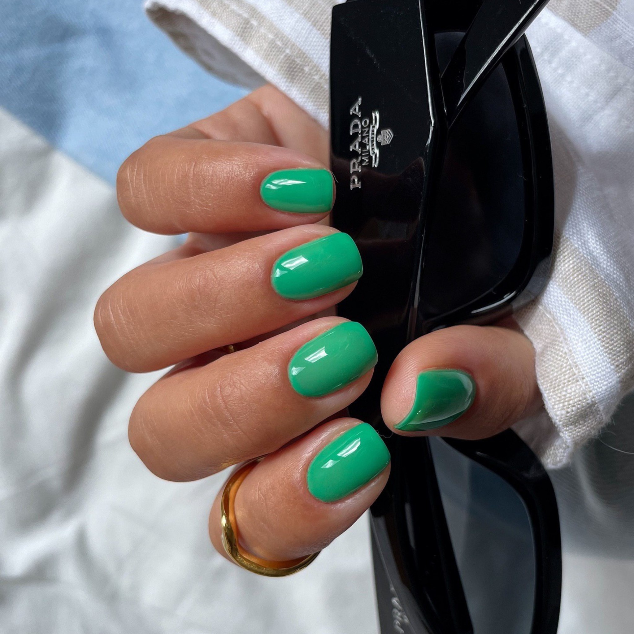 Vibrant Green Gel Nails