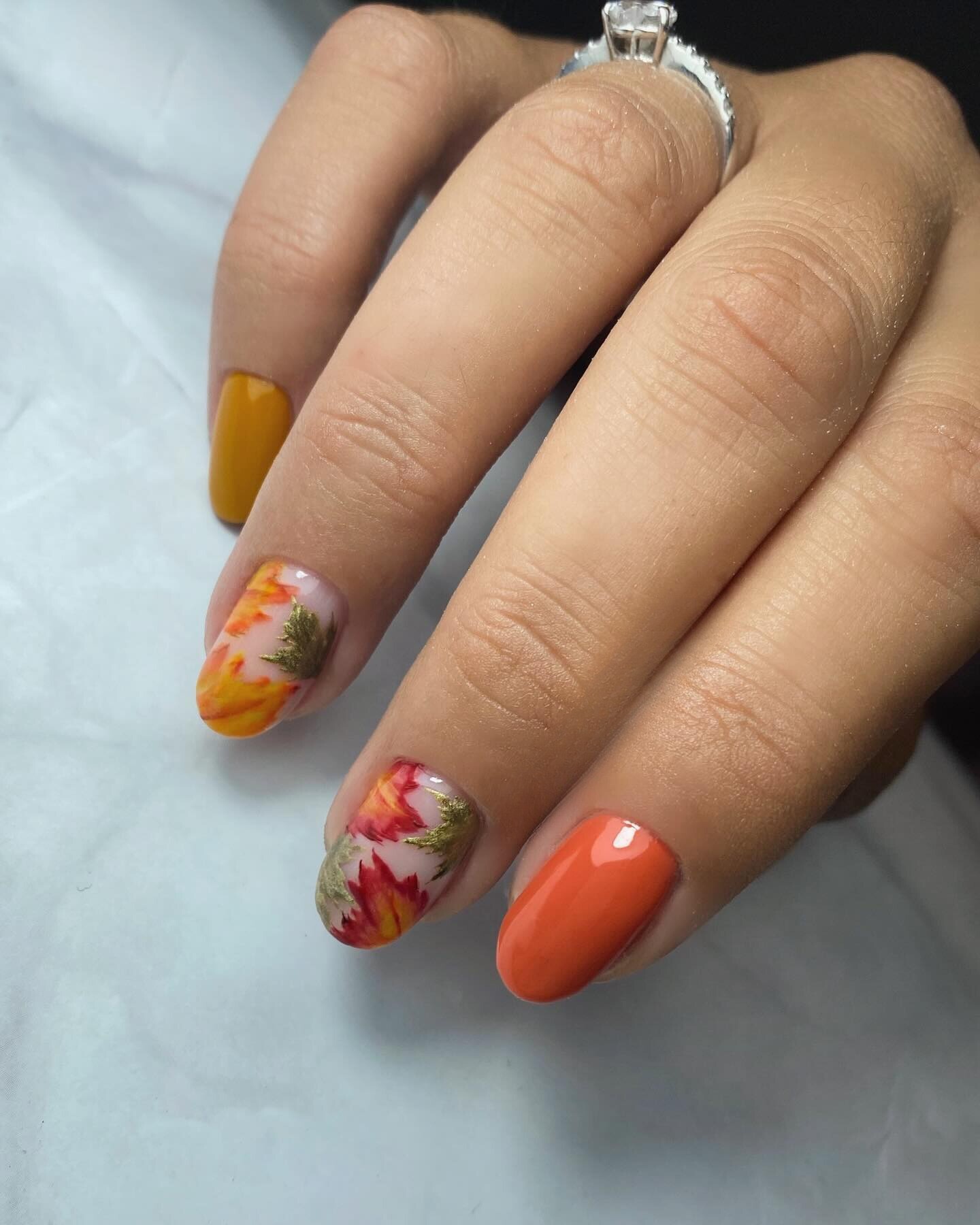 Autumn Hues: Nature-Inspired Nail Art