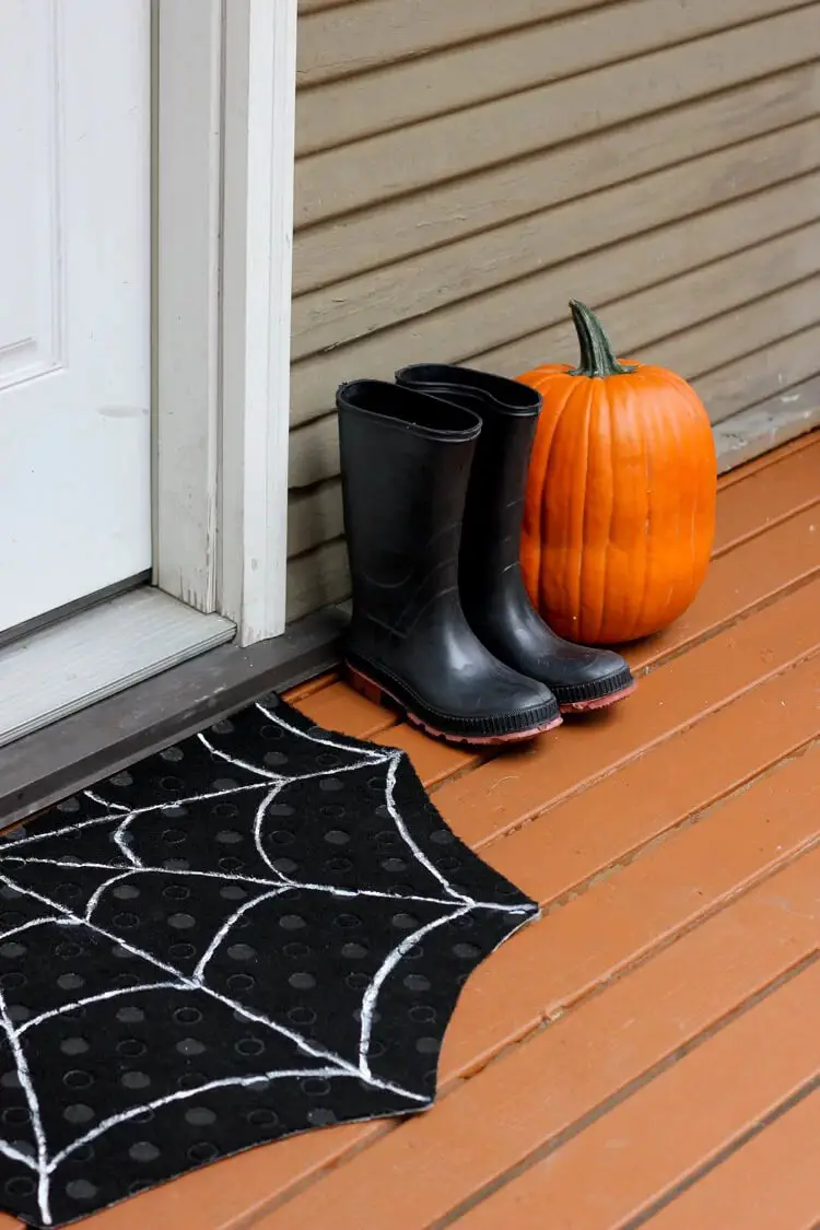 Catch Dirty Shoes with a Spiderweb Welcome Mat