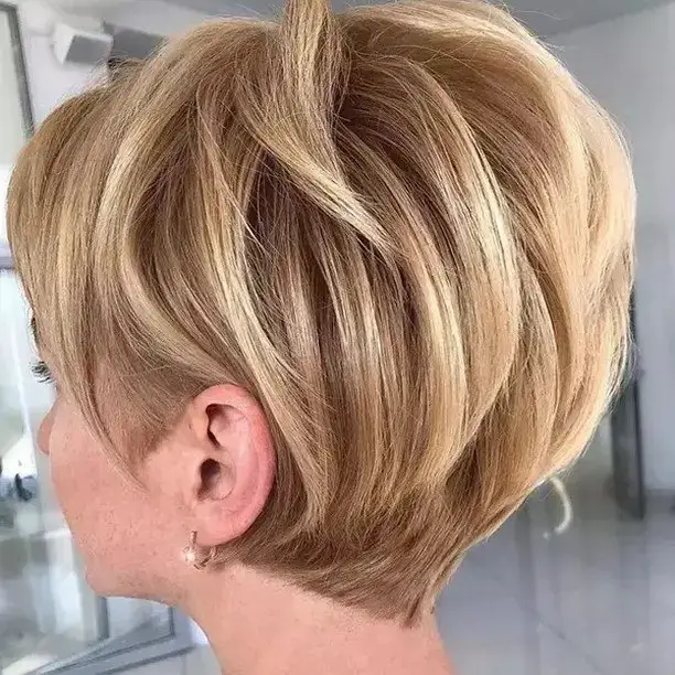 Honeyed Bob with Elevated Crown