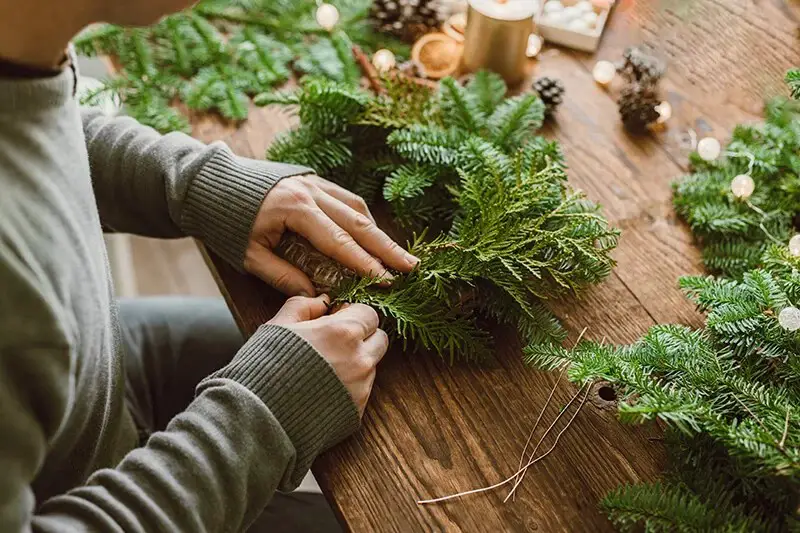 36 Festive Christmas Wreath Ideas To Impress Your Guests